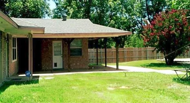 Single Family Residence For Sale in Collin County , 1111 N Houston Street, Royse City, Texas 75189, 3 Bedrooms, 2 Bathrooms, Garage spaces, 1,567 Sqft, built in 1973, Price $195,000, mls#21253529, Real Estate Agent in Royse City, Homes For Sale in Collin county, Homes For Sale in Royse City, Realtor in Royse City Texas, Real Estate Brokerage Independent Realty Texas, Luminita Cordes Realtor