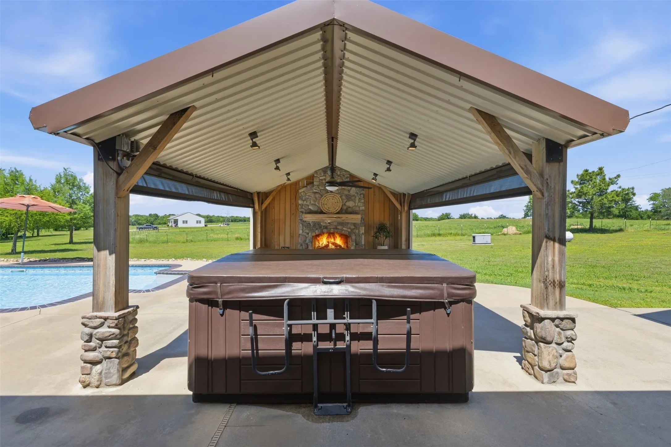 Farm For Sale in Franklin (TX) County , 1676 NW County Road 1030, Mount Vernon, Texas 75457, 3 Bedroom, 3 Bathroom, Garage spaces, 2,300 Sqft, built in 2006, mls#21228906, Real Estate Agent in Mount Vernon, Homes For Sale in Franklin (TX) county, Homes For Sale in Mount Vernon, Realtor in Mount Vernon Texas, Real Estate Brokerage Independent Realty Texas, Luminita Cordes Realtor