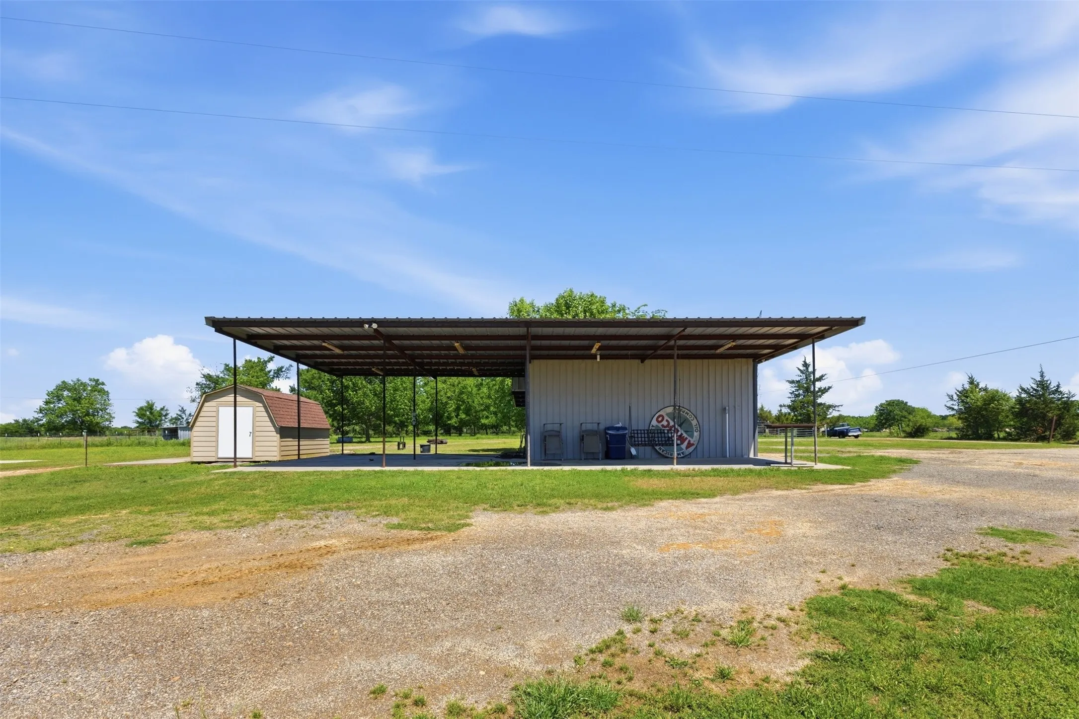 Farm For Sale in Franklin (TX) County , 1676 NW County Road 1030, Mount Vernon, Texas 75457, 3 Bedroom, 3 Bathroom, Garage spaces, 2,300 Sqft, built in 2006, mls#21228906, Real Estate Agent in Mount Vernon, Homes For Sale in Franklin (TX) county, Homes For Sale in Mount Vernon, Realtor in Mount Vernon Texas, Real Estate Brokerage Independent Realty Texas, Luminita Cordes Realtor