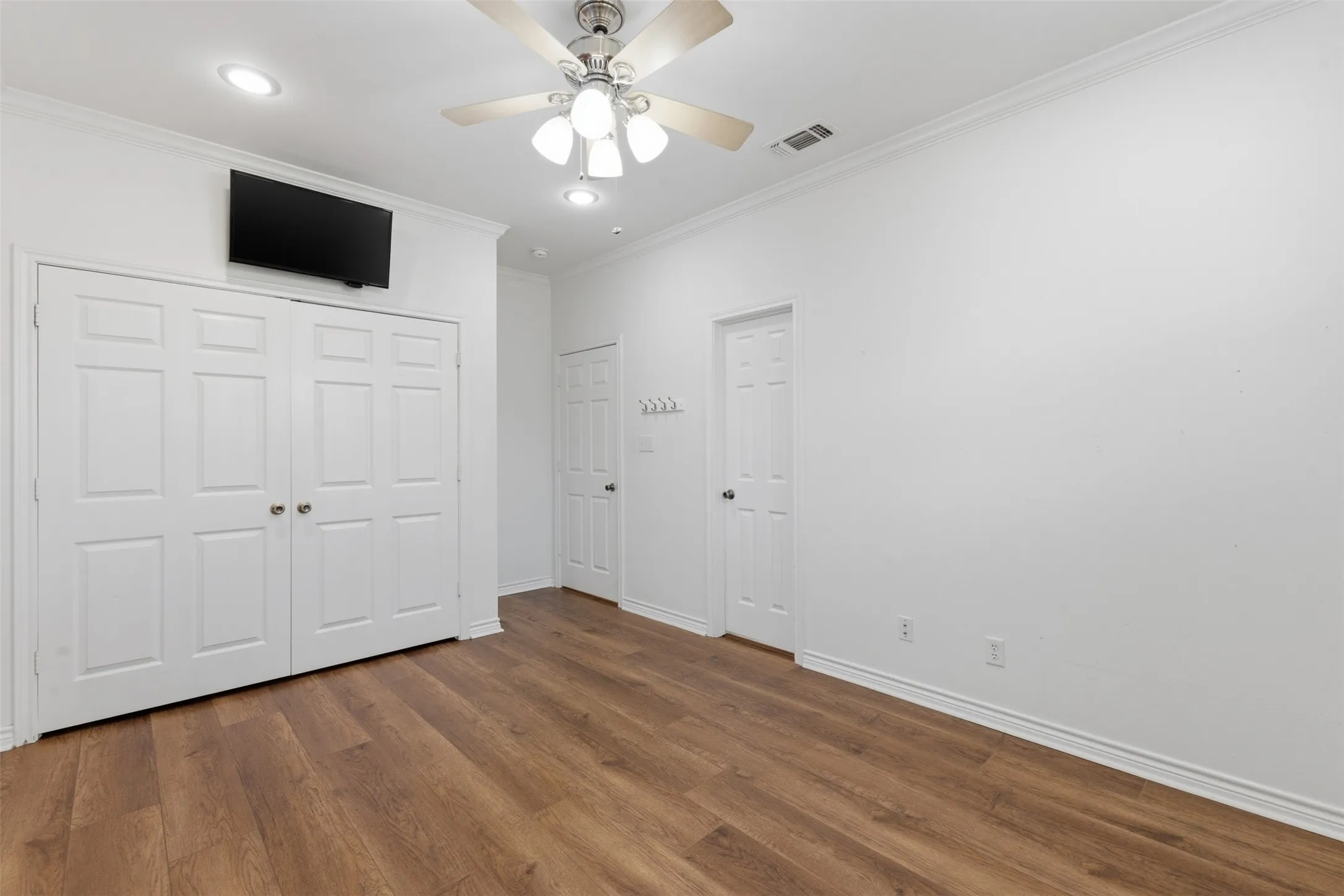 Farm For Sale in Franklin (TX) County , 1676 NW County Road 1030, Mount Vernon, Texas 75457, 3 Bedroom, 3 Bathroom, Garage spaces, 2,300 Sqft, built in 2006, mls#21228906, Real Estate Agent in Mount Vernon, Homes For Sale in Franklin (TX) county, Homes For Sale in Mount Vernon, Realtor in Mount Vernon Texas, Real Estate Brokerage Independent Realty Texas, Luminita Cordes Realtor