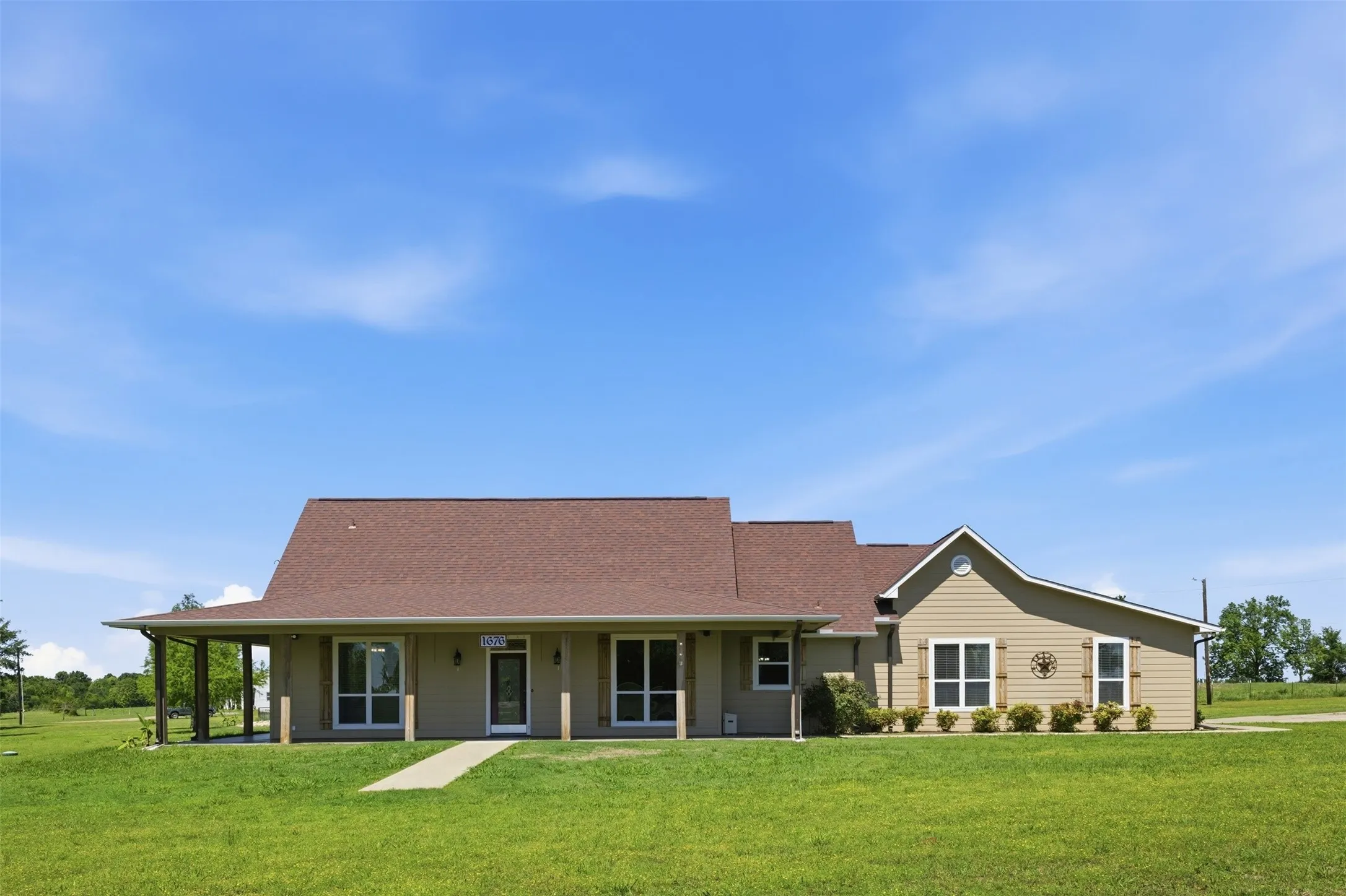 Farm For Sale in Franklin (TX) County , 1676 NW County Road 1030, Mount Vernon, Texas 75457, 3 Bedroom, 3 Bathroom, Garage spaces, 2,300 Sqft, built in 2006, mls#21228906, Real Estate Agent in Mount Vernon, Homes For Sale in Franklin (TX) county, Homes For Sale in Mount Vernon, Realtor in Mount Vernon Texas, Real Estate Brokerage Independent Realty Texas, Luminita Cordes Realtor