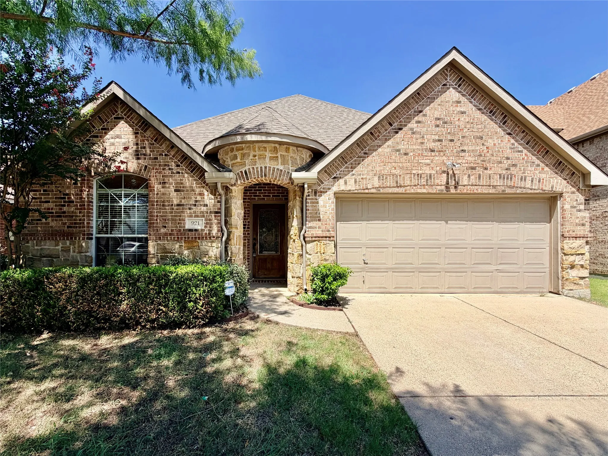 Single Family Residence For Rent in Denton County , 921 Raleigh Path Road, Denton, Texas 76208, 4 Bedroom, 2 Bathroom, 2 Garage spaces, 1,889 Sqft, built in 2006, mls#21246074, Real Estate Agent in Denton, Homes For Rent in Denton county, Homes For Rent in Denton, Realtor in Denton Texas, Real Estate Brokerage Independent Realty Texas, Luminita Cordes Realtor
