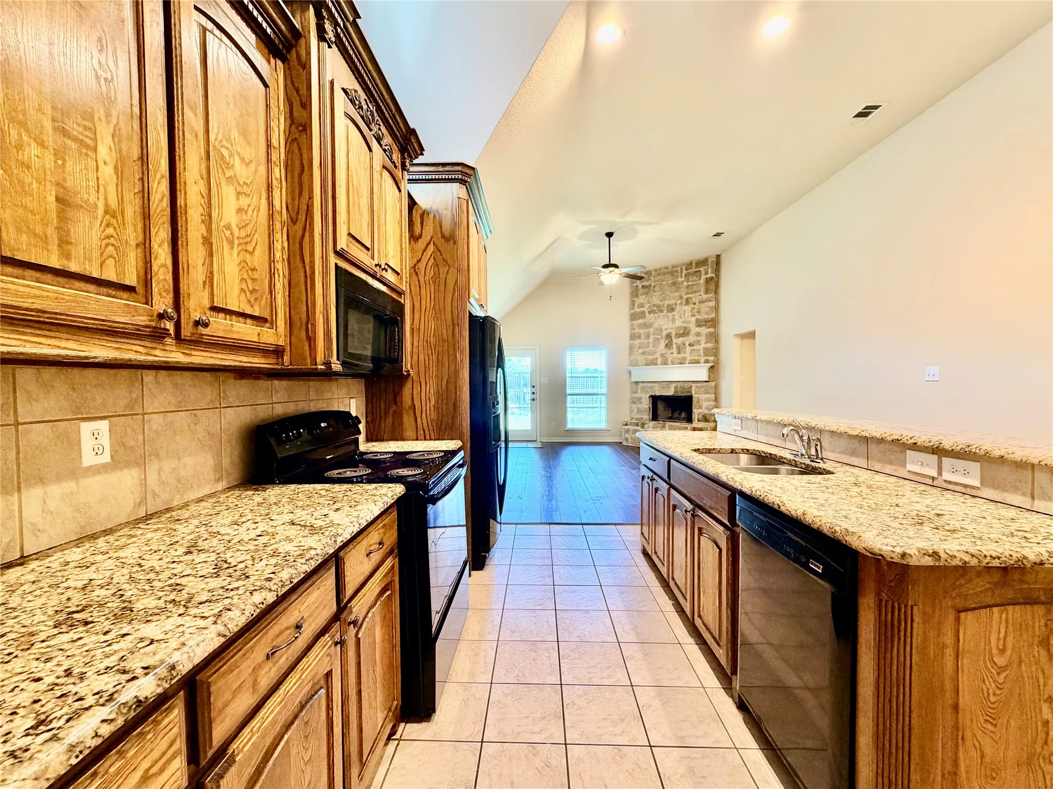 Single Family Residence For Rent in Denton County , 921 Raleigh Path Road, Denton, Texas 76208, 4 Bedroom, 2 Bathroom, 2 Garage spaces, 1,889 Sqft, built in 2006, mls#21246074, Real Estate Agent in Denton, Homes For Rent in Denton county, Homes For Rent in Denton, Realtor in Denton Texas, Real Estate Brokerage Independent Realty Texas, Luminita Cordes Realtor