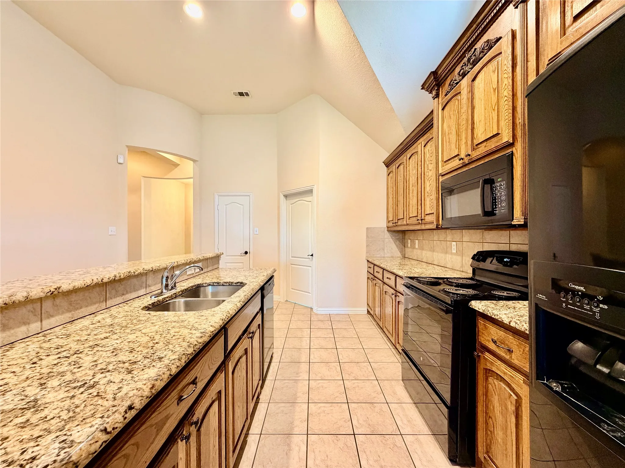 Single Family Residence For Rent in Denton County , 921 Raleigh Path Road, Denton, Texas 76208, 4 Bedroom, 2 Bathroom, 2 Garage spaces, 1,889 Sqft, built in 2006, mls#21246074, Real Estate Agent in Denton, Homes For Rent in Denton county, Homes For Rent in Denton, Realtor in Denton Texas, Real Estate Brokerage Independent Realty Texas, Luminita Cordes Realtor