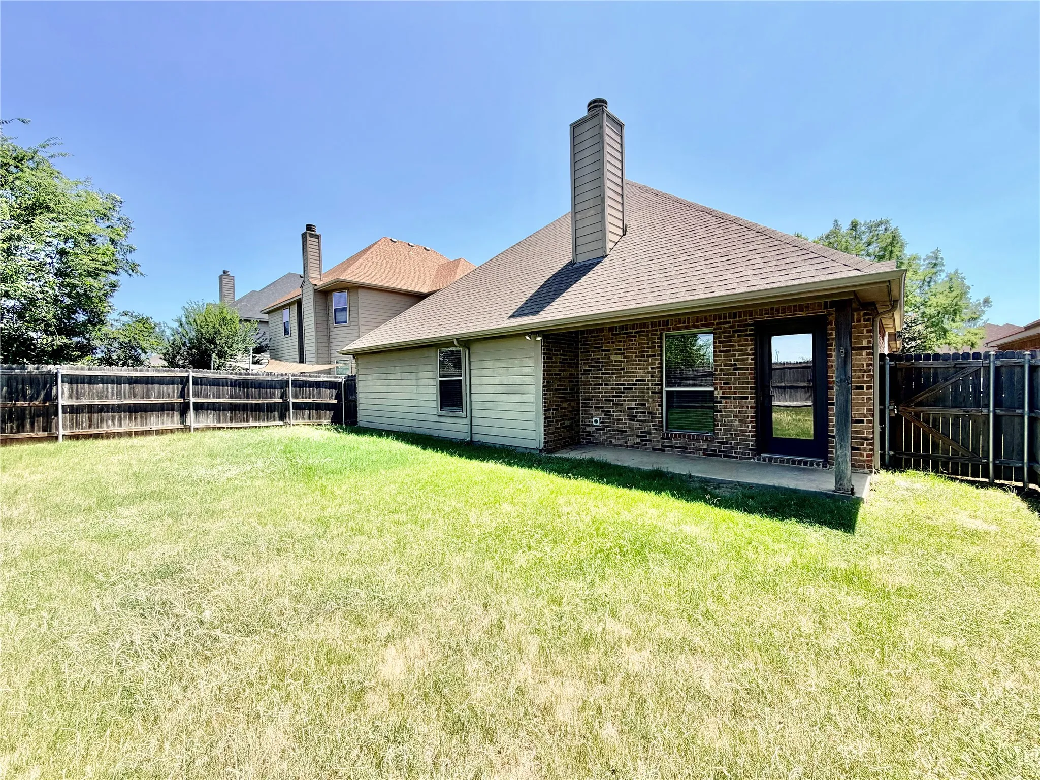 Single Family Residence For Rent in Denton County , 921 Raleigh Path Road, Denton, Texas 76208, 4 Bedroom, 2 Bathroom, 2 Garage spaces, 1,889 Sqft, built in 2006, mls#21246074, Real Estate Agent in Denton, Homes For Rent in Denton county, Homes For Rent in Denton, Realtor in Denton Texas, Real Estate Brokerage Independent Realty Texas, Luminita Cordes Realtor