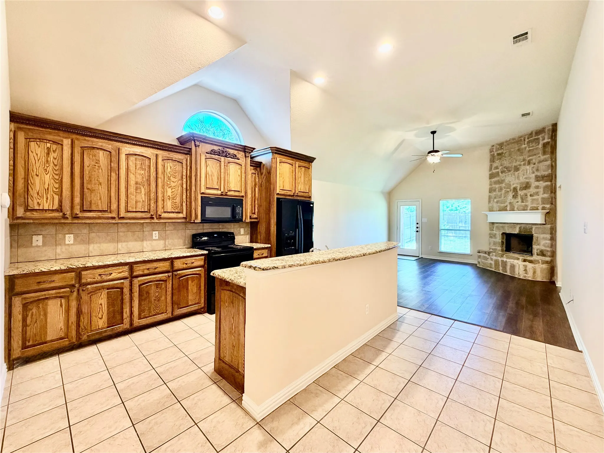 Single Family Residence For Rent in Denton County , 921 Raleigh Path Road, Denton, Texas 76208, 4 Bedroom, 2 Bathroom, 2 Garage spaces, 1,889 Sqft, built in 2006, mls#21246074, Real Estate Agent in Denton, Homes For Rent in Denton county, Homes For Rent in Denton, Realtor in Denton Texas, Real Estate Brokerage Independent Realty Texas, Luminita Cordes Realtor