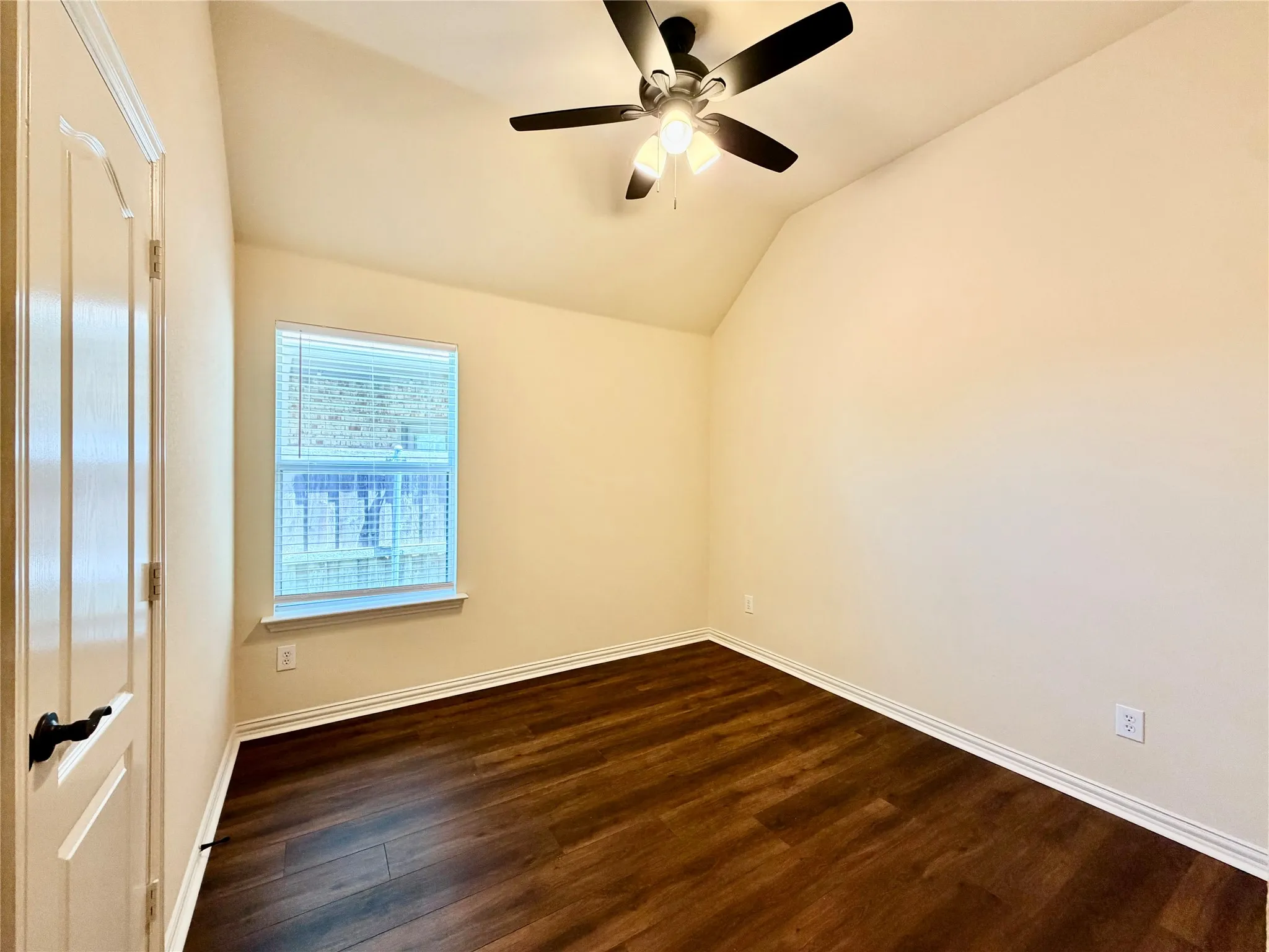 Single Family Residence For Rent in Denton County , 921 Raleigh Path Road, Denton, Texas 76208, 4 Bedroom, 2 Bathroom, 2 Garage spaces, 1,889 Sqft, built in 2006, mls#21246074, Real Estate Agent in Denton, Homes For Rent in Denton county, Homes For Rent in Denton, Realtor in Denton Texas, Real Estate Brokerage Independent Realty Texas, Luminita Cordes Realtor