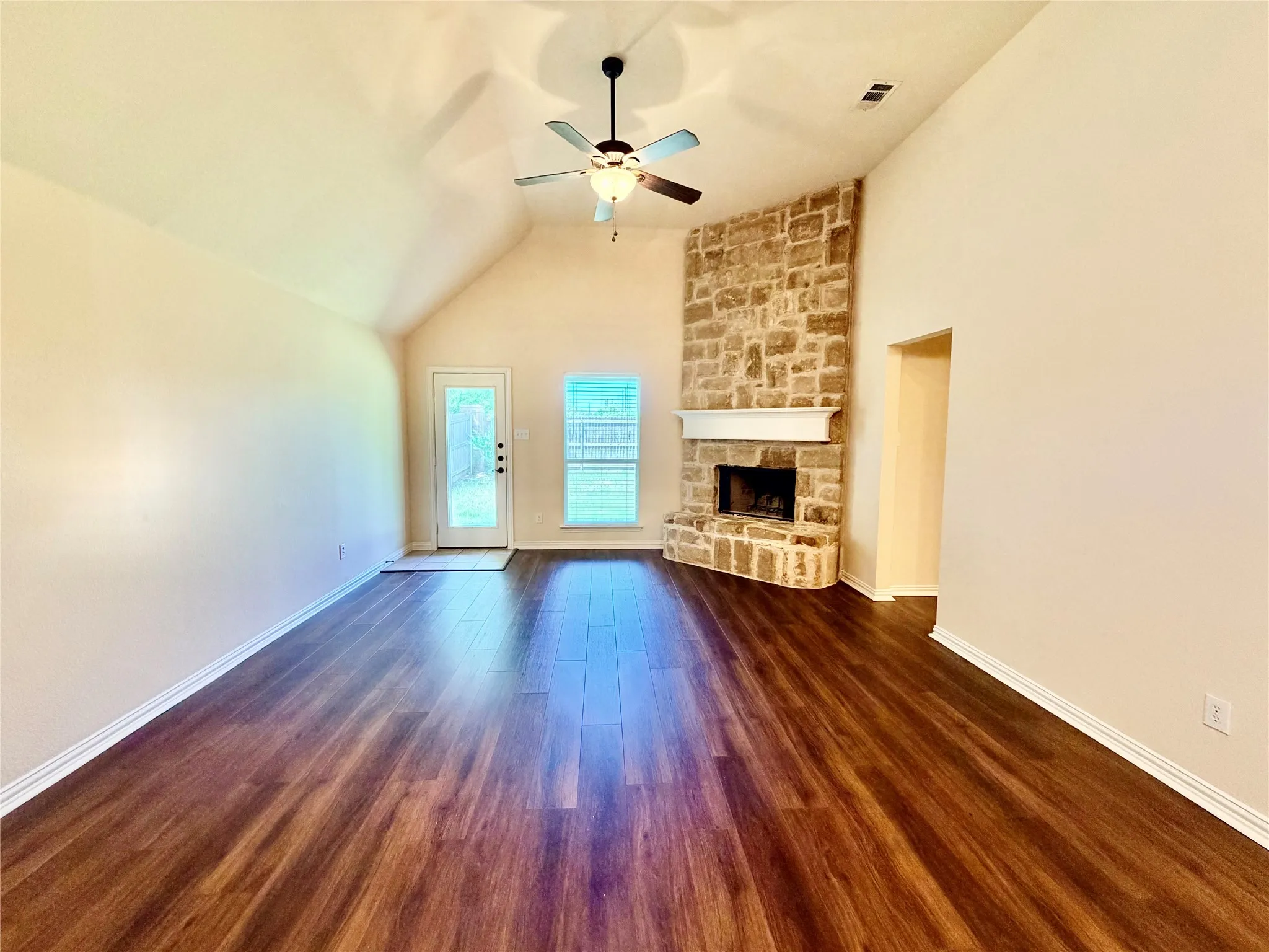 Single Family Residence For Rent in Denton County , 921 Raleigh Path Road, Denton, Texas 76208, 4 Bedroom, 2 Bathroom, 2 Garage spaces, 1,889 Sqft, built in 2006, mls#21246074, Real Estate Agent in Denton, Homes For Rent in Denton county, Homes For Rent in Denton, Realtor in Denton Texas, Real Estate Brokerage Independent Realty Texas, Luminita Cordes Realtor