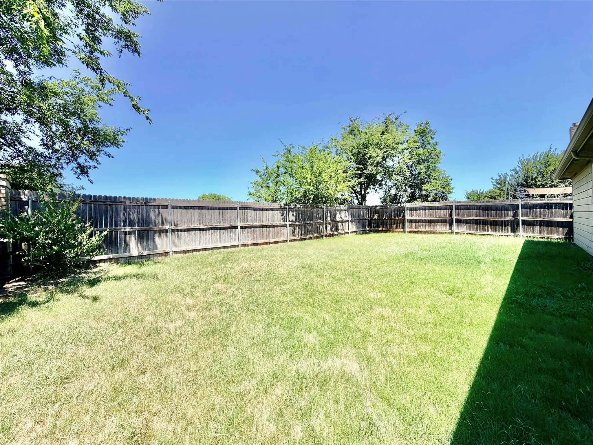 Single Family Residence For Rent in Denton County , 921 Raleigh Path Road, Denton, Texas 76208, 4 Bedroom, 2 Bathroom, 2 Garage spaces, 1,889 Sqft, built in 2006, mls#21246074, Real Estate Agent in Denton, Homes For Rent in Denton county, Homes For Rent in Denton, Realtor in Denton Texas, Real Estate Brokerage Independent Realty Texas, Luminita Cordes Realtor