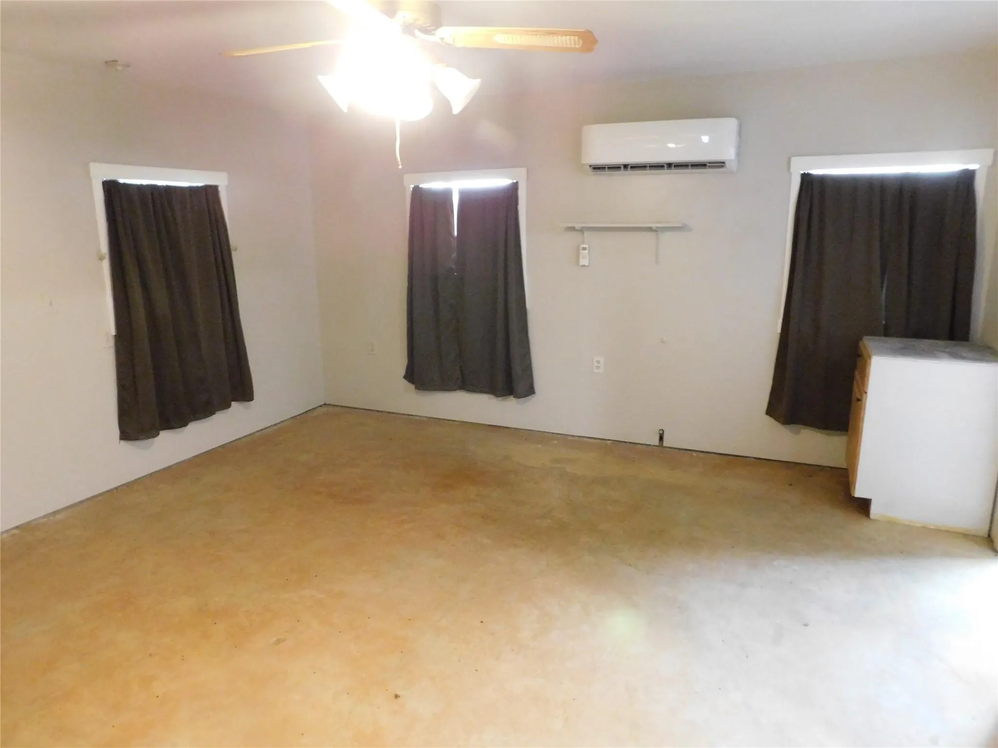 Single Family Residence For Sale in Eastland County , 116 S Brewster Street, Rising Star, Texas 76471, 1 Bedroom, 1 Bathroom, 1 Garage spaces, 396 Sqft, built in 2010, Price $75,000, mls#21257579, Real Estate Agent in Rising Star, Homes For Sale in Eastland county, Homes For Sale in Rising Star, Realtor in Rising Star Texas, Real Estate Brokerage Independent Realty Texas, Luminita Cordes Realtor