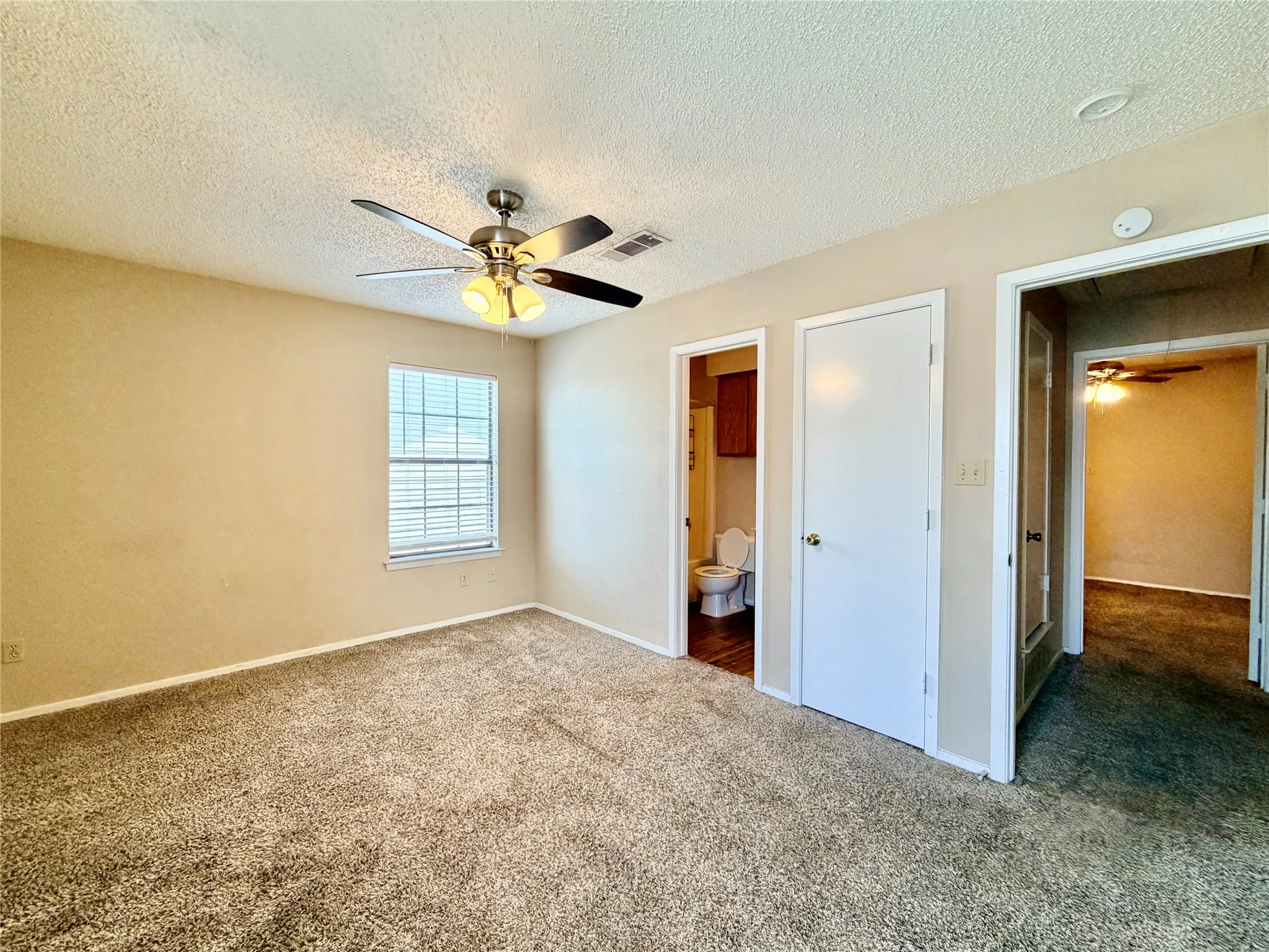 Townhouse For Rent in Denton County , 1251 Dallas Drive, Denton, Texas 76205, 2 Bedroom, 3 Bathroom, Garage spaces, 1,102 Sqft, built in 1983, Preowned, mls#21246037, Real Estate Agent in Denton, Homes For Rent in Denton county, Homes For Rent in Denton, Realtor in Denton Texas, Real Estate Brokerage Independent Realty Texas, Luminita Cordes Realtor