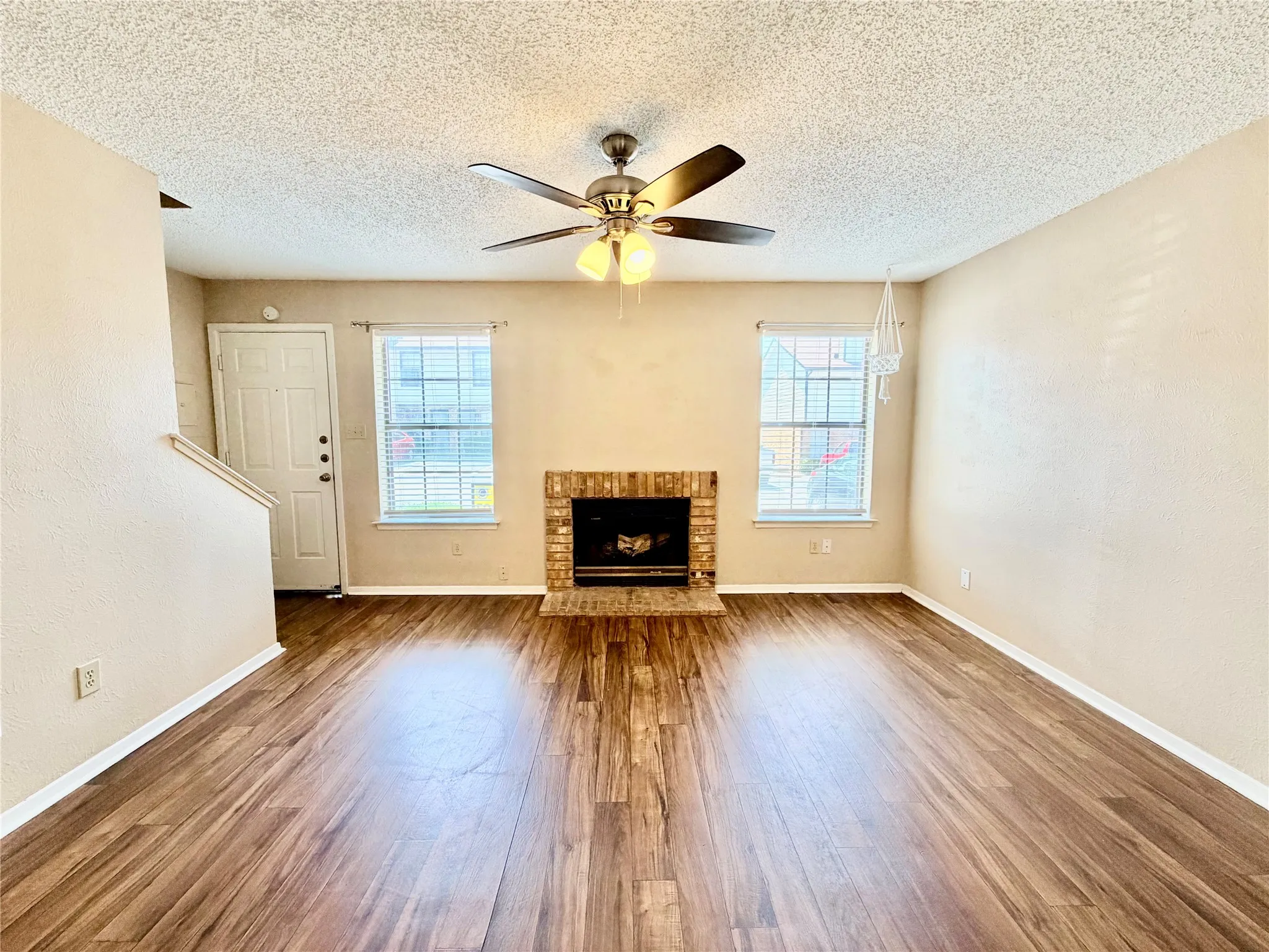 Townhouse For Rent in Denton County , 1251 Dallas Drive, Denton, Texas 76205, 2 Bedroom, 3 Bathroom, Garage spaces, 1,102 Sqft, built in 1983, Preowned, mls#21246037, Real Estate Agent in Denton, Homes For Rent in Denton county, Homes For Rent in Denton, Realtor in Denton Texas, Real Estate Brokerage Independent Realty Texas, Luminita Cordes Realtor