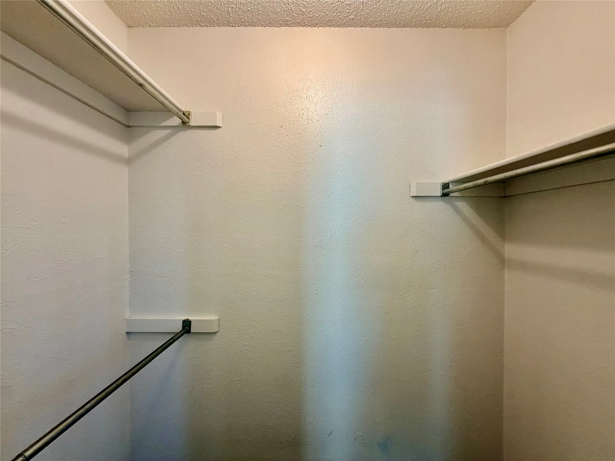 Townhouse For Rent in Denton County , 1251 Dallas Drive, Denton, Texas 76205, 2 Bedroom, 3 Bathroom, Garage spaces, 1,102 Sqft, built in 1983, Preowned, mls#21246037, Real Estate Agent in Denton, Homes For Rent in Denton county, Homes For Rent in Denton, Realtor in Denton Texas, Real Estate Brokerage Independent Realty Texas, Luminita Cordes Realtor