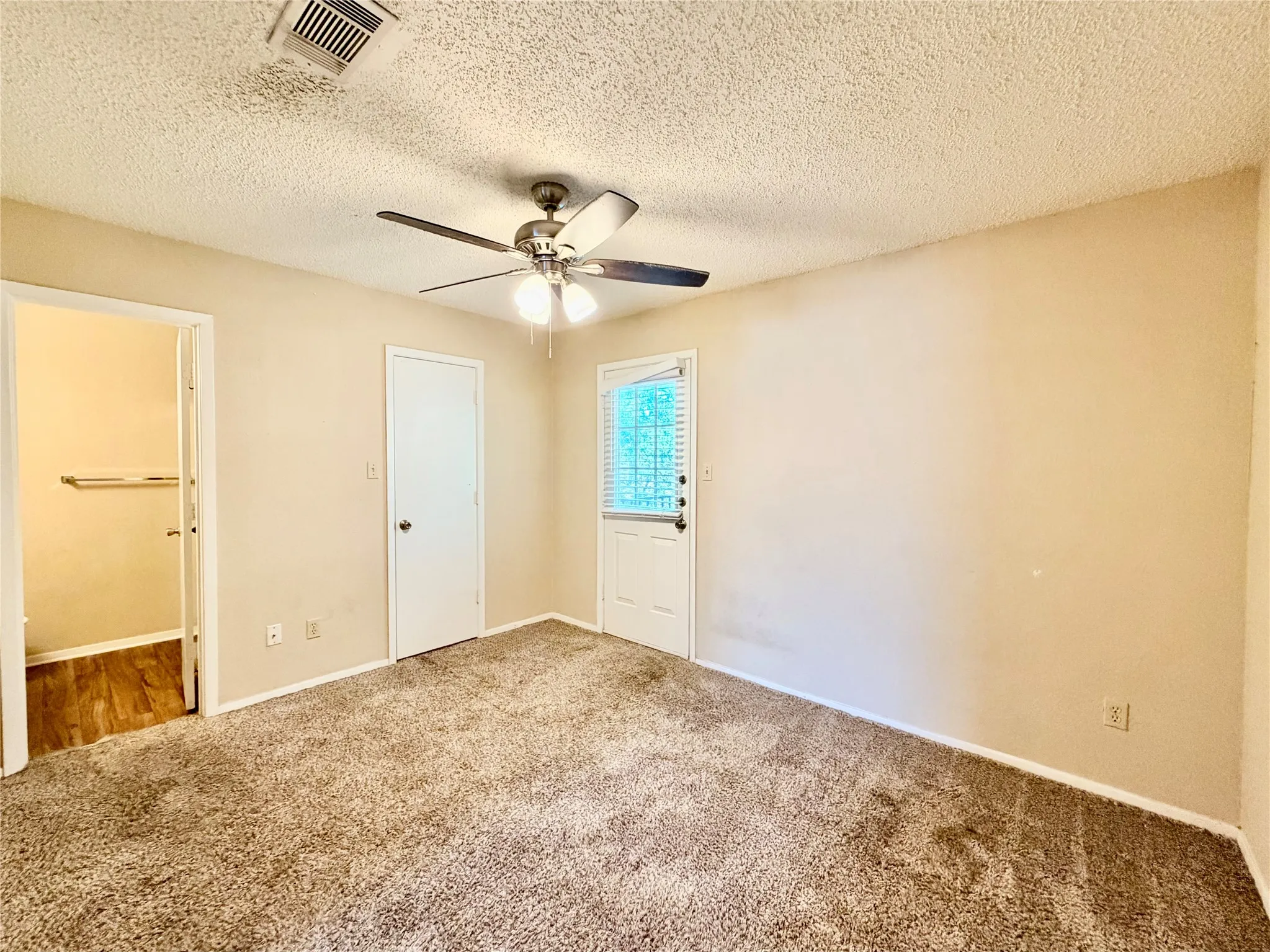Townhouse For Rent in Denton County , 1251 Dallas Drive, Denton, Texas 76205, 2 Bedroom, 3 Bathroom, Garage spaces, 1,102 Sqft, built in 1983, Preowned, mls#21246037, Real Estate Agent in Denton, Homes For Rent in Denton county, Homes For Rent in Denton, Realtor in Denton Texas, Real Estate Brokerage Independent Realty Texas, Luminita Cordes Realtor