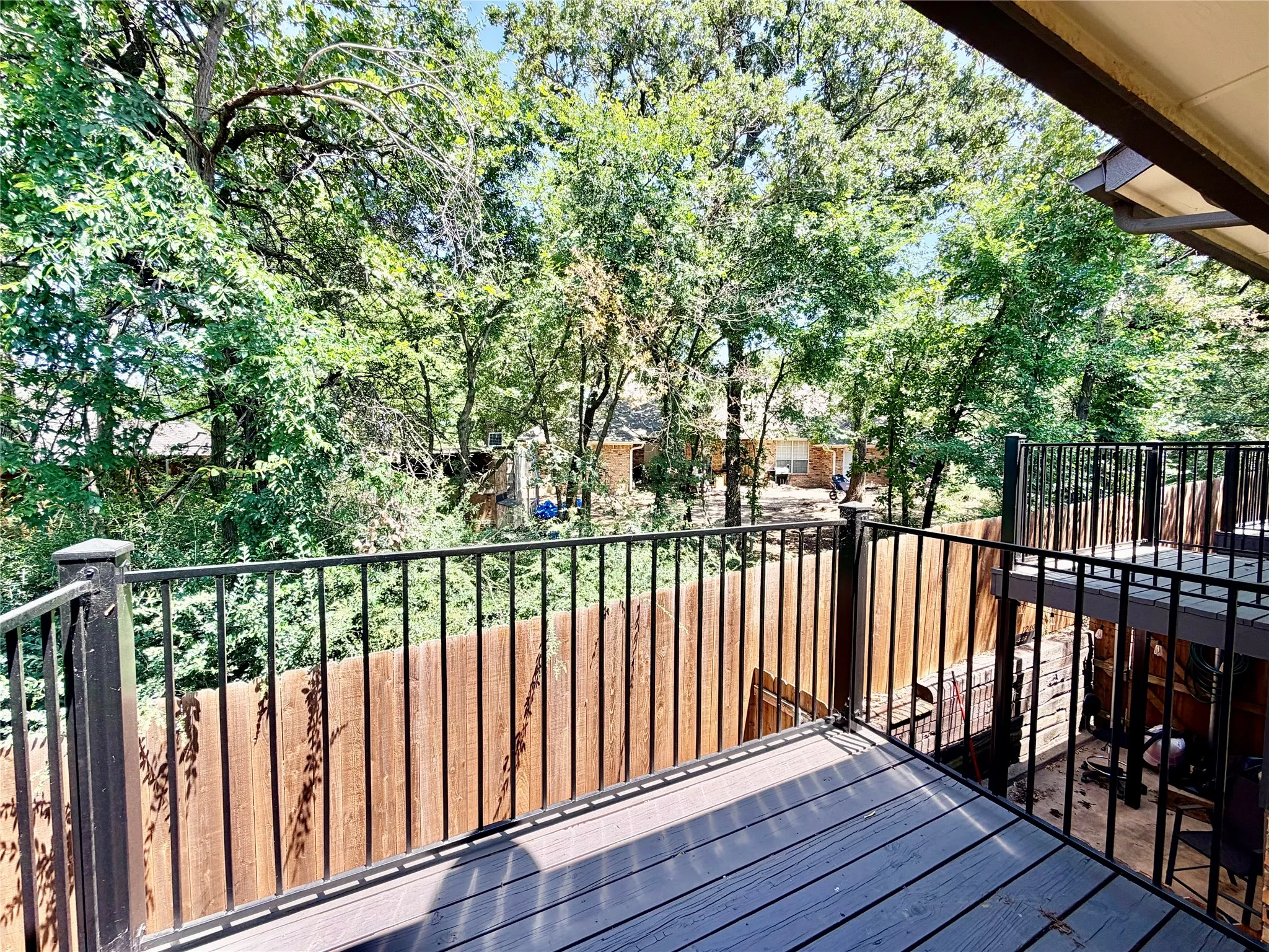 Townhouse For Rent in Denton County , 1251 Dallas Drive, Denton, Texas 76205, 2 Bedroom, 3 Bathroom, Garage spaces, 1,102 Sqft, built in 1983, Preowned, mls#21246037, Real Estate Agent in Denton, Homes For Rent in Denton county, Homes For Rent in Denton, Realtor in Denton Texas, Real Estate Brokerage Independent Realty Texas, Luminita Cordes Realtor