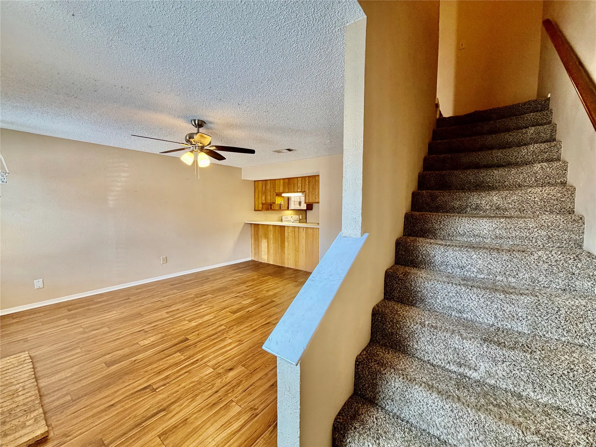 Townhouse For Rent in Denton County , 1251 Dallas Drive, Denton, Texas 76205, 2 Bedroom, 3 Bathroom, Garage spaces, 1,102 Sqft, built in 1983, Preowned, mls#21246037, Real Estate Agent in Denton, Homes For Rent in Denton county, Homes For Rent in Denton, Realtor in Denton Texas, Real Estate Brokerage Independent Realty Texas, Luminita Cordes Realtor