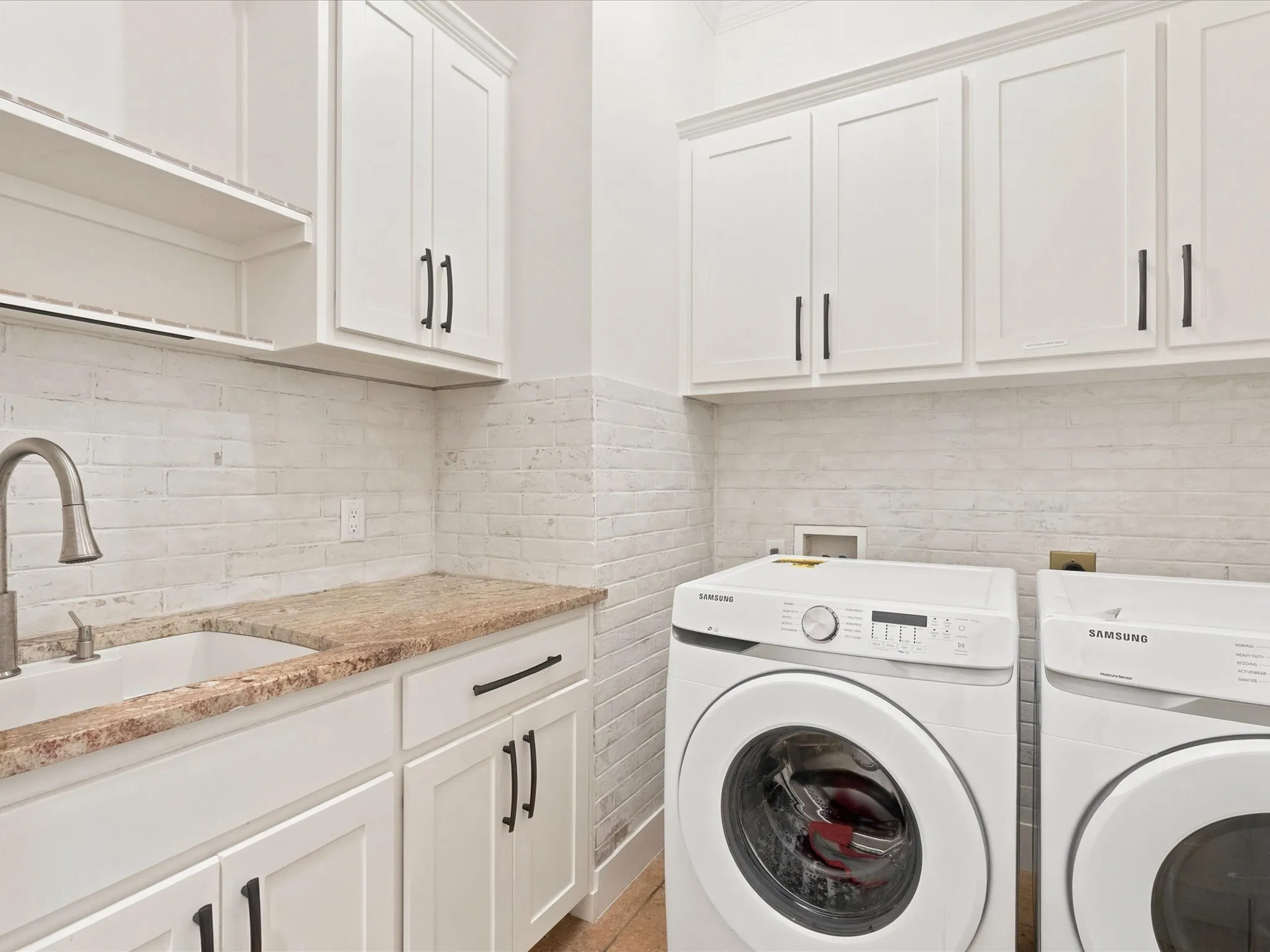 Single Family Residence For Sale in Denton County , 2300 Berend Road, Pilot Point, Texas 76258, 4 Bedroom, 7 Bathroom, 4 Garage spaces, 3,763 Sqft, built in 2004, mls#21258946, Real Estate Agent in Pilot Point, Homes For Sale in Denton county, Homes For Sale in Pilot Point, Realtor in Pilot Point Texas, Real Estate Brokerage Independent Realty Texas, Luminita Cordes Realtor