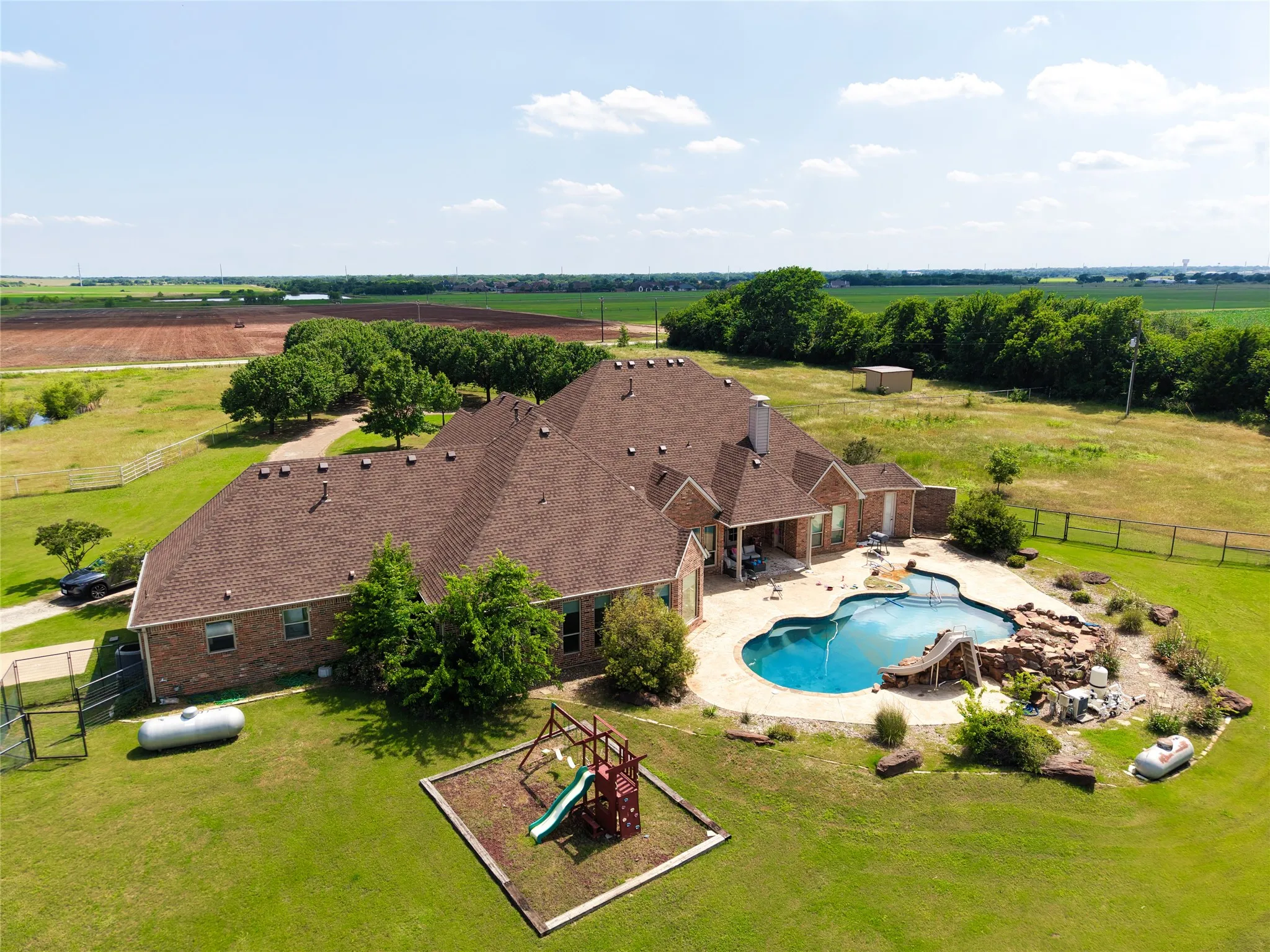 Single Family Residence For Sale in Denton County , 2300 Berend Road, Pilot Point, Texas 76258, 4 Bedroom, 7 Bathroom, 4 Garage spaces, 3,763 Sqft, built in 2004, mls#21258946, Real Estate Agent in Pilot Point, Homes For Sale in Denton county, Homes For Sale in Pilot Point, Realtor in Pilot Point Texas, Real Estate Brokerage Independent Realty Texas, Luminita Cordes Realtor