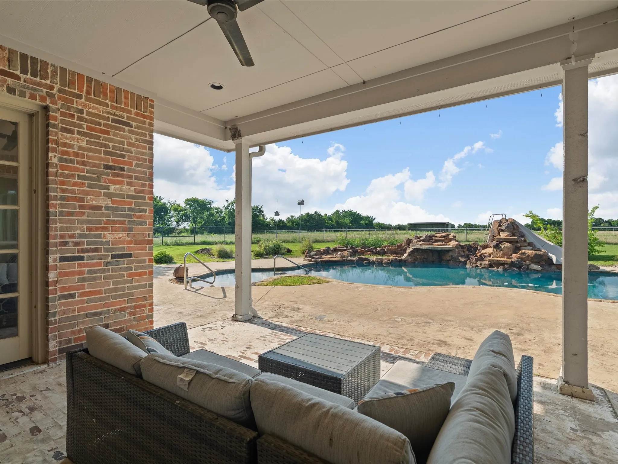 Single Family Residence For Sale in Denton County , 2300 Berend Road, Pilot Point, Texas 76258, 4 Bedroom, 7 Bathroom, 4 Garage spaces, 3,763 Sqft, built in 2004, mls#21258946, Real Estate Agent in Pilot Point, Homes For Sale in Denton county, Homes For Sale in Pilot Point, Realtor in Pilot Point Texas, Real Estate Brokerage Independent Realty Texas, Luminita Cordes Realtor