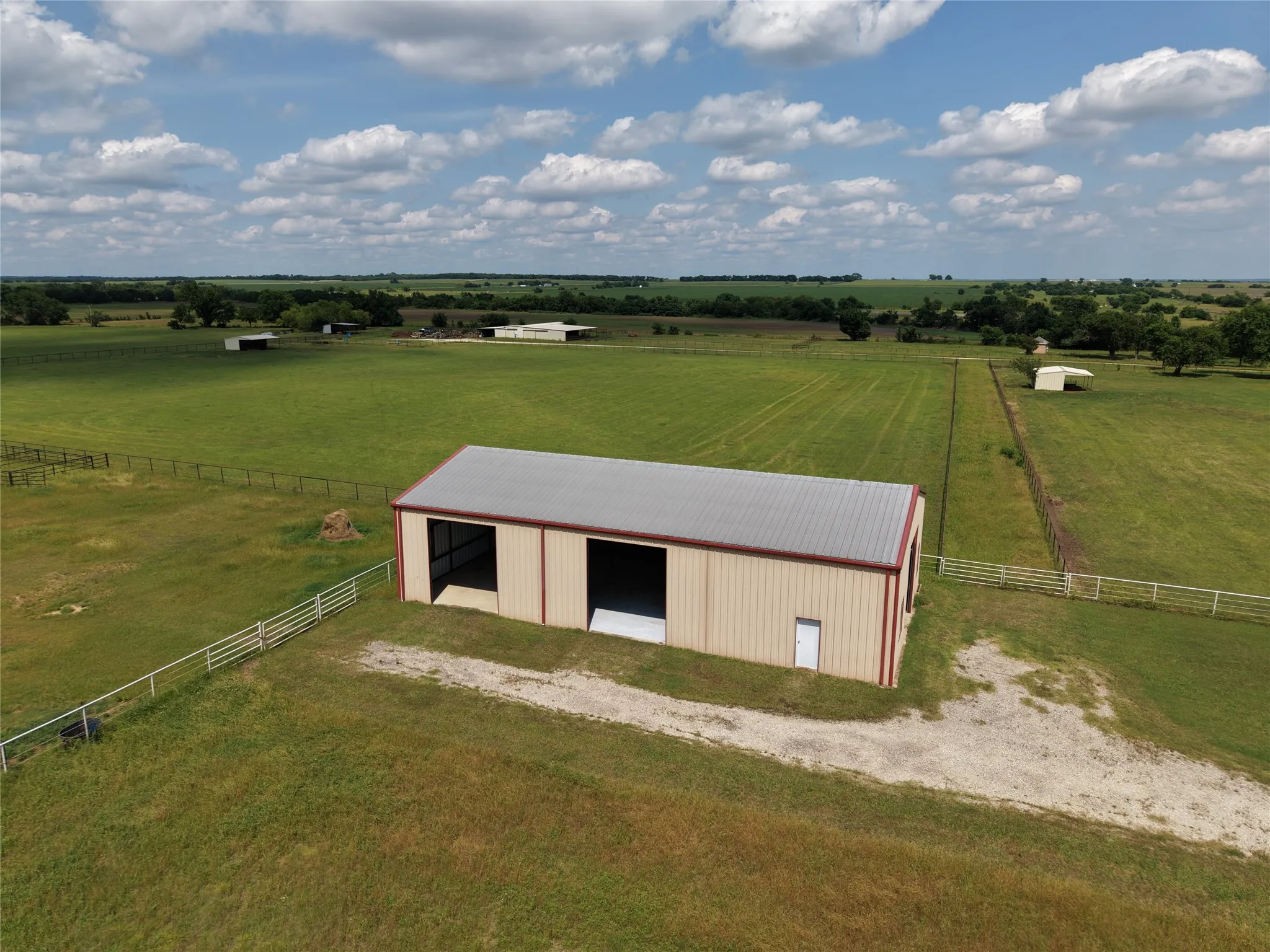 Single Family Residence For Sale in Denton County , 2300 Berend Road, Pilot Point, Texas 76258, 4 Bedroom, 7 Bathroom, 4 Garage spaces, 3,763 Sqft, built in 2004, mls#21258946, Real Estate Agent in Pilot Point, Homes For Sale in Denton county, Homes For Sale in Pilot Point, Realtor in Pilot Point Texas, Real Estate Brokerage Independent Realty Texas, Luminita Cordes Realtor