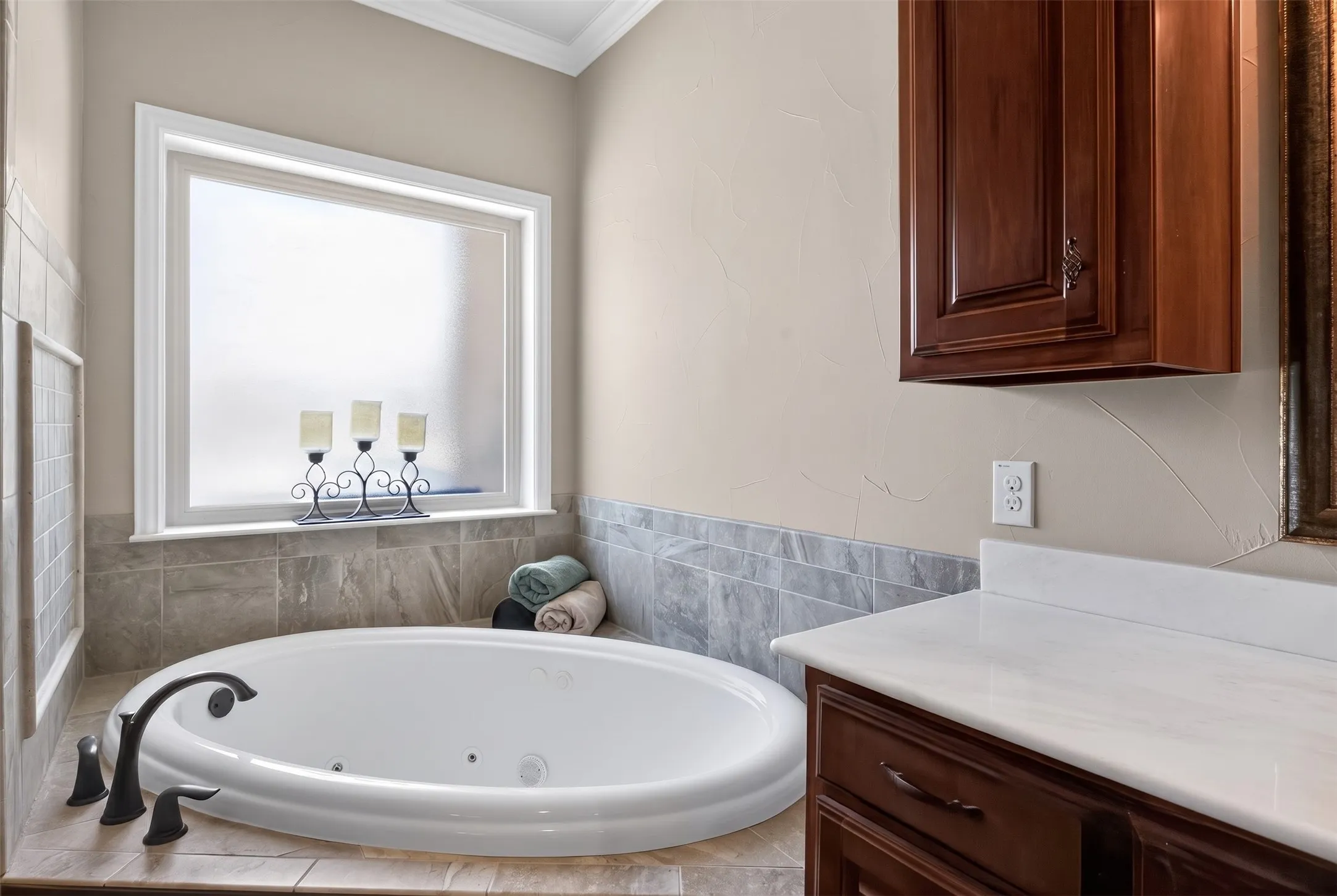 Single Family Residence For Sale in Grayson County , 128 Whispering Winds Drive, Gunter, Texas 75058, 4 Bedroom, 4 Bathroom, 3 Garage spaces, 3,631 Sqft, built in 2015, Price $1,094,900, mls#21239638, Real Estate Agent in Gunter, Homes For Sale in Grayson county, Homes For Sale in Gunter, Realtor in Gunter Texas, Real Estate Brokerage Independent Realty Texas, Luminita Cordes Realtor