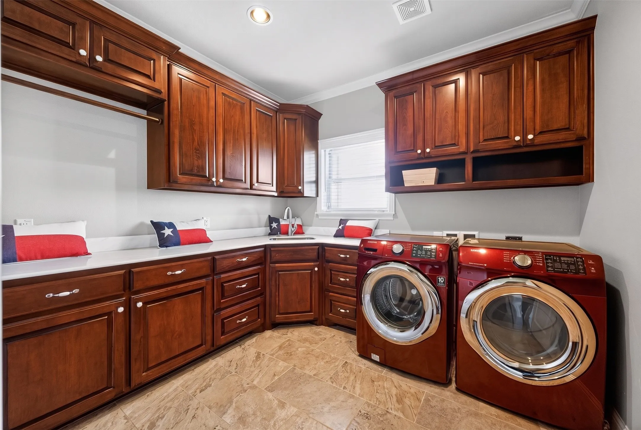 Single Family Residence For Sale in Grayson County , 128 Whispering Winds Drive, Gunter, Texas 75058, 4 Bedroom, 4 Bathroom, 3 Garage spaces, 3,631 Sqft, built in 2015, Price $1,094,900, mls#21239638, Real Estate Agent in Gunter, Homes For Sale in Grayson county, Homes For Sale in Gunter, Realtor in Gunter Texas, Real Estate Brokerage Independent Realty Texas, Luminita Cordes Realtor