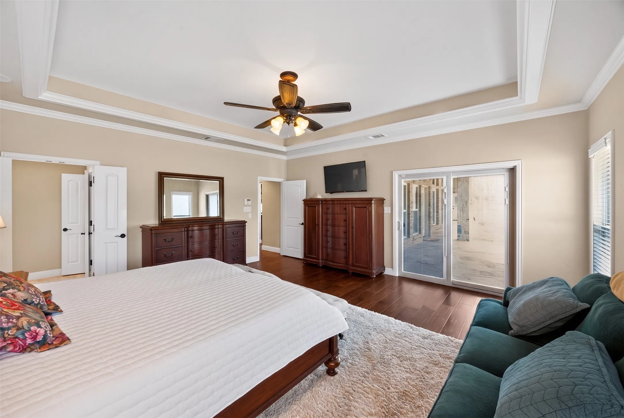 Single Family Residence For Sale in Grayson County , 128 Whispering Winds Drive, Gunter, Texas 75058, 4 Bedroom, 4 Bathroom, 3 Garage spaces, 3,631 Sqft, built in 2015, Price $1,094,900, mls#21239638, Real Estate Agent in Gunter, Homes For Sale in Grayson county, Homes For Sale in Gunter, Realtor in Gunter Texas, Real Estate Brokerage Independent Realty Texas, Luminita Cordes Realtor