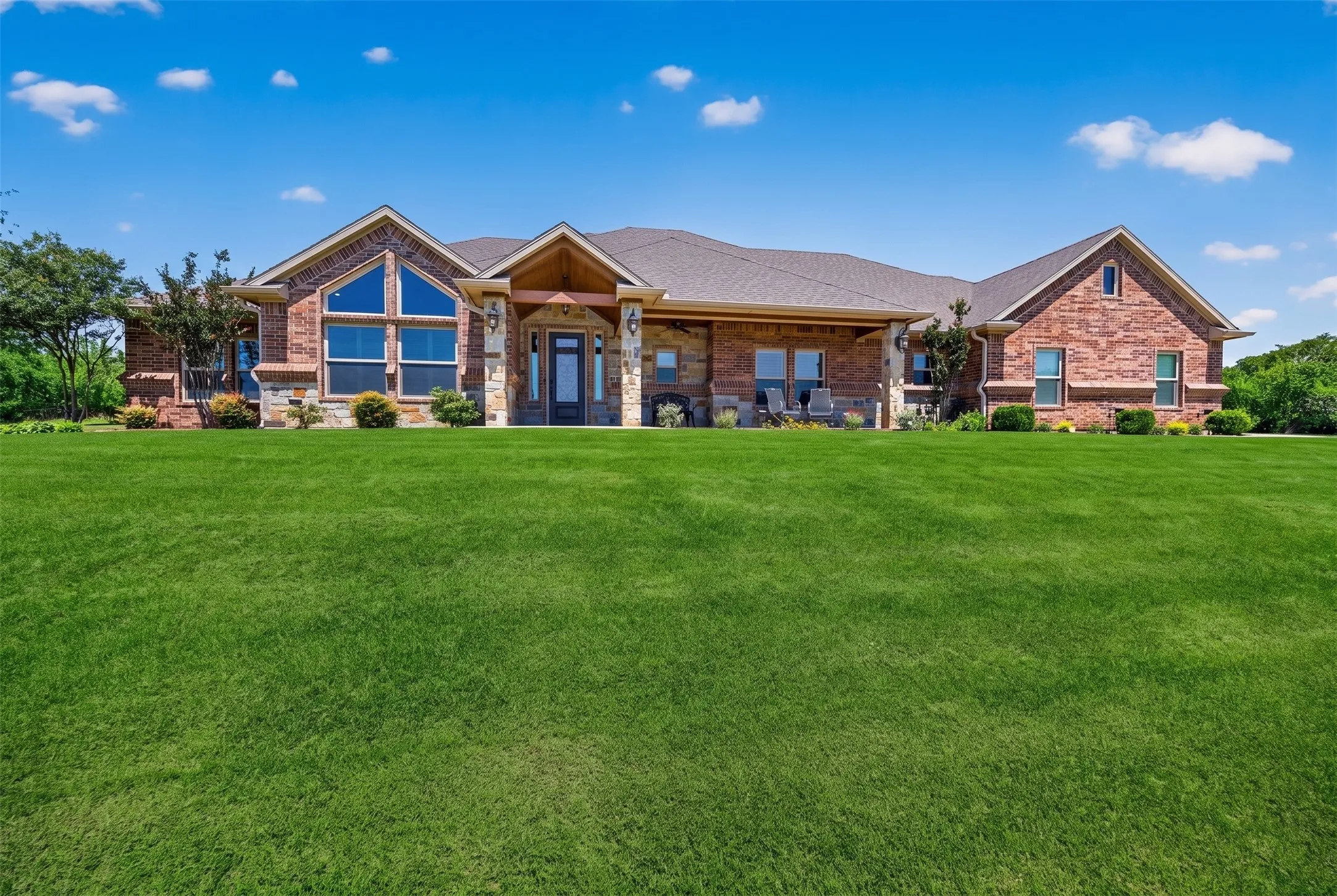Single Family Residence For Sale in Grayson County , 128 Whispering Winds Drive, Gunter, Texas 75058, 4 Bedroom, 4 Bathroom, 3 Garage spaces, 3,631 Sqft, built in 2015, Price $1,094,900, mls#21239638, Real Estate Agent in Gunter, Homes For Sale in Grayson county, Homes For Sale in Gunter, Realtor in Gunter Texas, Real Estate Brokerage Independent Realty Texas, Luminita Cordes Realtor