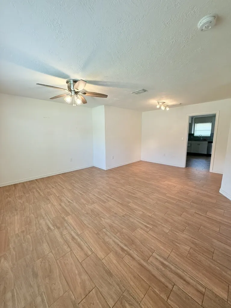 Single Family Residence For Rent in Dallas County , 1617 Dakota Drive, Garland, Texas 75043, 3 Bedrooms, 2 Bathrooms, 2 Garage spaces, 1,840 Sqft, built in 1959, Preowned, Price $2,250, mls#21258602, Real Estate Agent in Garland, Homes For Rent in Dallas county, Homes For Rent in Garland, Realtor in Garland Texas, Real Estate Brokerage Independent Realty Texas, Luminita Cordes Realtor