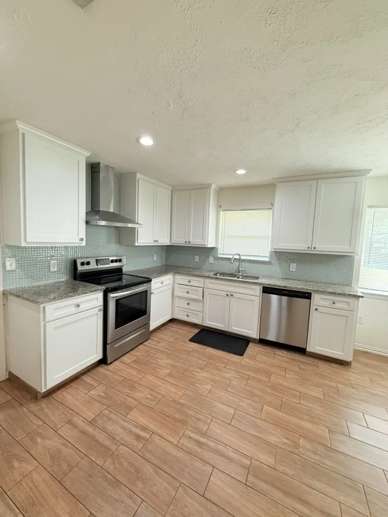 Single Family Residence For Rent in Dallas County , 1617 Dakota Drive, Garland, Texas 75043, 3 Bedrooms, 2 Bathrooms, 2 Garage spaces, 1,840 Sqft, built in 1959, Preowned, Price $2,250, mls#21258602, Real Estate Agent in Garland, Homes For Rent in Dallas county, Homes For Rent in Garland, Realtor in Garland Texas, Real Estate Brokerage Independent Realty Texas, Luminita Cordes Realtor