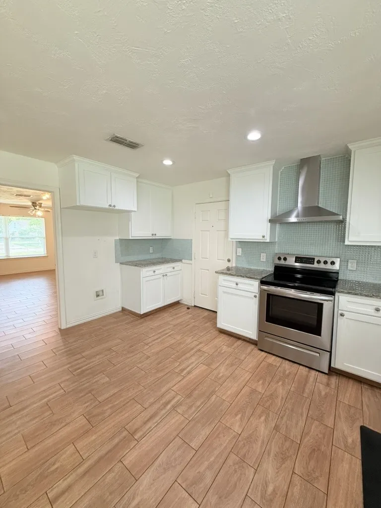 Single Family Residence For Rent in Dallas County , 1617 Dakota Drive, Garland, Texas 75043, 3 Bedrooms, 2 Bathrooms, 2 Garage spaces, 1,840 Sqft, built in 1959, Preowned, Price $2,250, mls#21258602, Real Estate Agent in Garland, Homes For Rent in Dallas county, Homes For Rent in Garland, Realtor in Garland Texas, Real Estate Brokerage Independent Realty Texas, Luminita Cordes Realtor