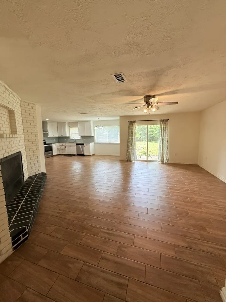 Single Family Residence For Rent in Dallas County , 1617 Dakota Drive, Garland, Texas 75043, 3 Bedrooms, 2 Bathrooms, 2 Garage spaces, 1,840 Sqft, built in 1959, Preowned, Price $2,250, mls#21258602, Real Estate Agent in Garland, Homes For Rent in Dallas county, Homes For Rent in Garland, Realtor in Garland Texas, Real Estate Brokerage Independent Realty Texas, Luminita Cordes Realtor