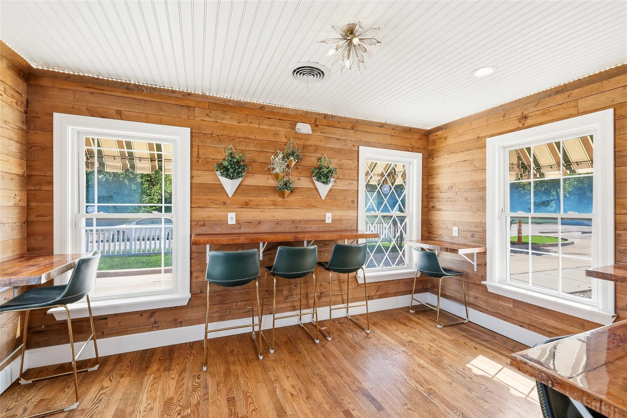 Retail For Rent in Tarrant County , 3501 Denton Highway, Haltom City, Texas 76117, 0, 0, Garage spaces, 0 Sqft, built in 1939, Preowned, Price $5,500, mls#21259534, Real Estate Agent in Haltom City, Homes For Rent in Tarrant county, Homes For Rent in Haltom City, Realtor in Haltom City Texas, Real Estate Brokerage Independent Realty Texas, Luminita Cordes Realtor