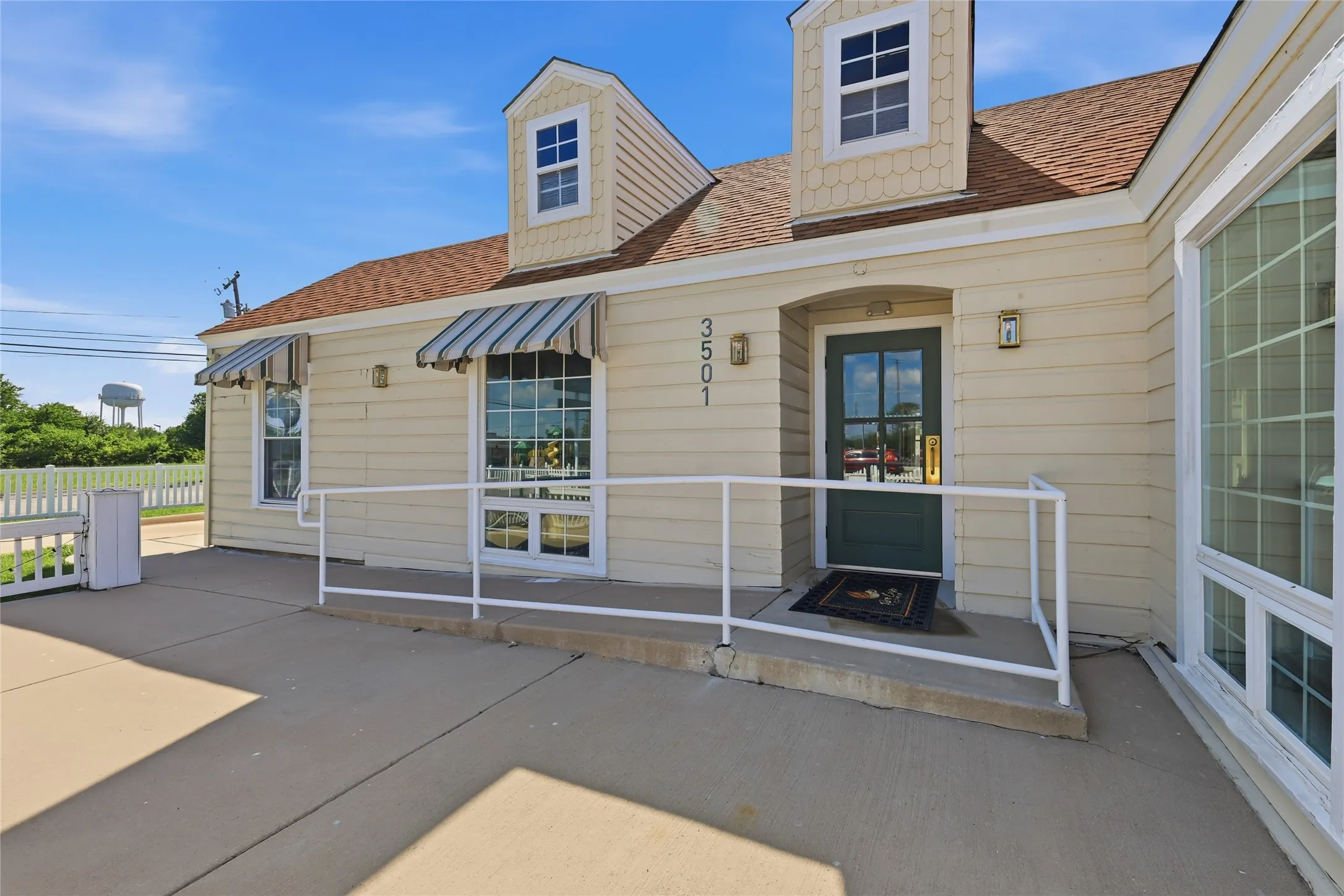 Retail For Rent in Tarrant County , 3501 Denton Highway, Haltom City, Texas 76117, 0, 0, Garage spaces, 0 Sqft, built in 1939, Preowned, Price $5,500, mls#21259534, Real Estate Agent in Haltom City, Homes For Rent in Tarrant county, Homes For Rent in Haltom City, Realtor in Haltom City Texas, Real Estate Brokerage Independent Realty Texas, Luminita Cordes Realtor