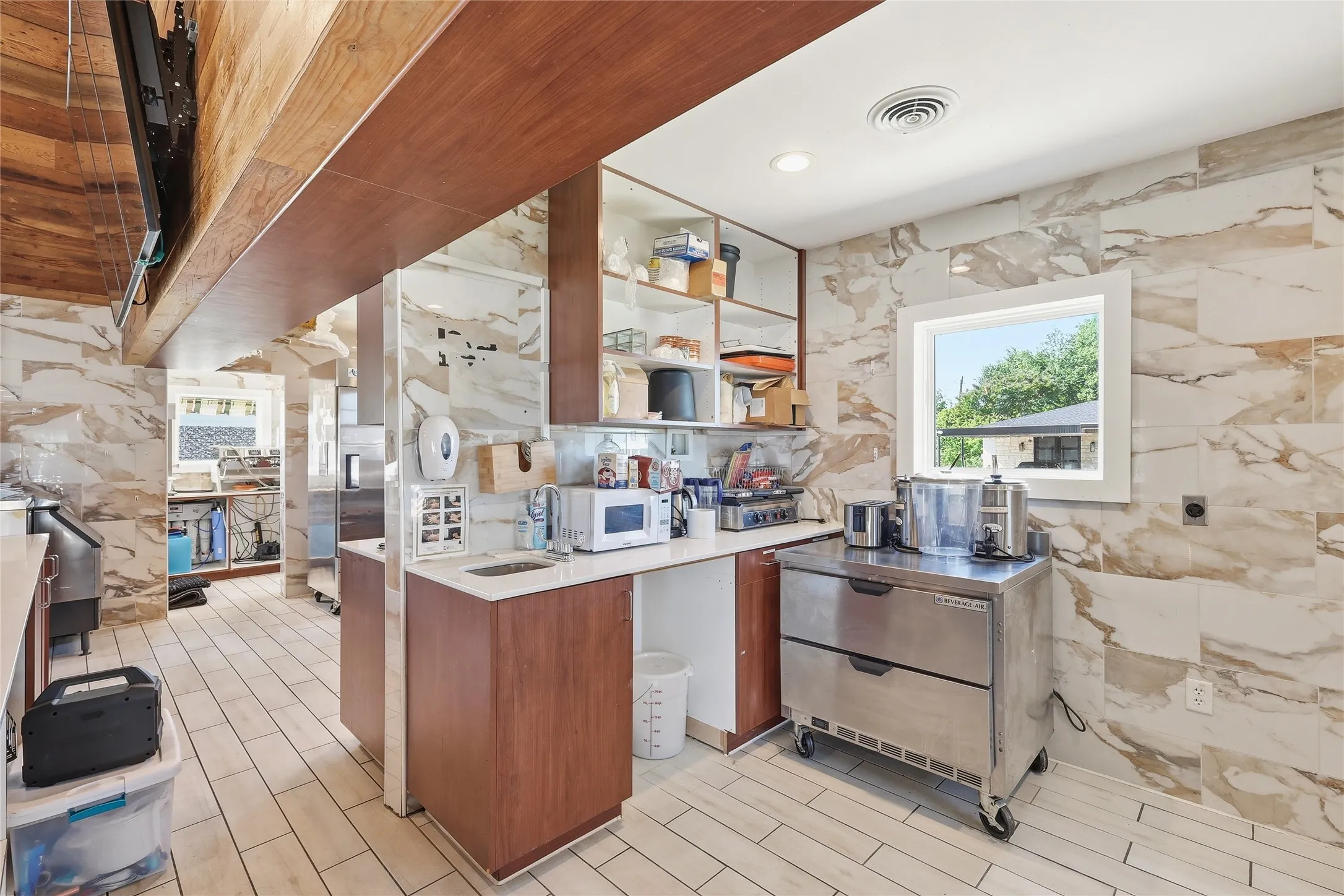 Retail For Rent in Tarrant County , 3501 Denton Highway, Haltom City, Texas 76117, 0, 0, Garage spaces, 0 Sqft, built in 1939, Preowned, Price $5,500, mls#21259534, Real Estate Agent in Haltom City, Homes For Rent in Tarrant county, Homes For Rent in Haltom City, Realtor in Haltom City Texas, Real Estate Brokerage Independent Realty Texas, Luminita Cordes Realtor