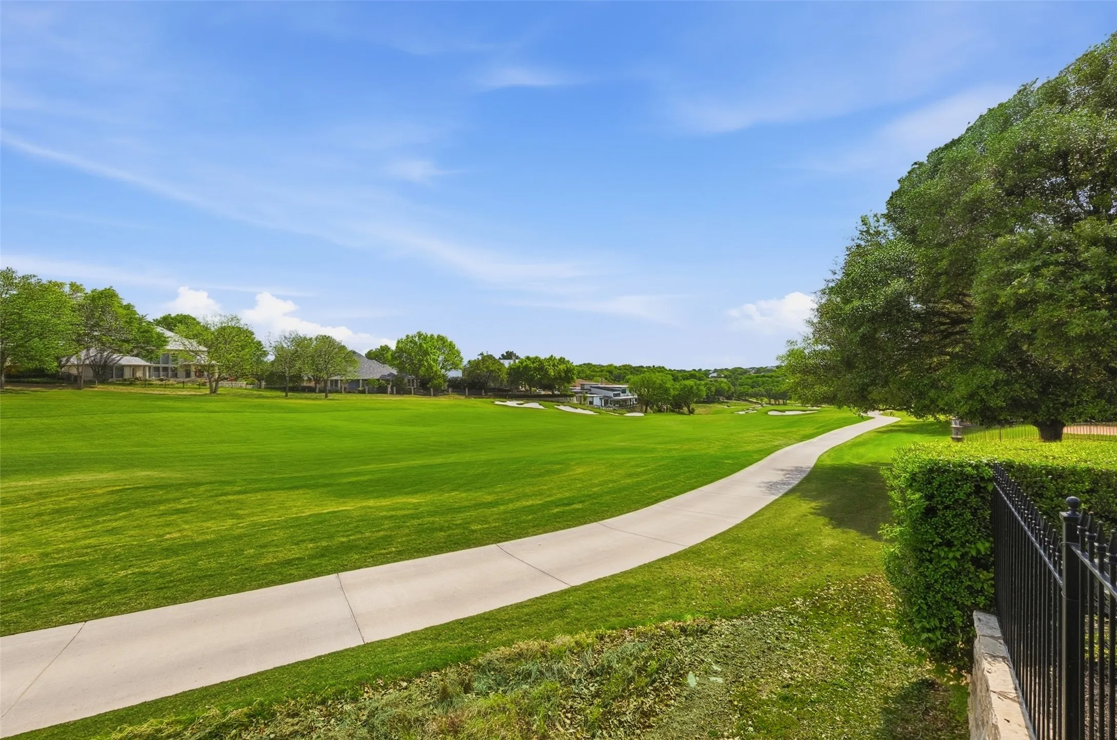 Single Family Residence For Sale in Tarrant County , 6609 Sahalee Drive, Fort Worth, Texas 76132, 5 Bedroom, 5 Bathroom, 3 Garage spaces, 6,428 Sqft, built in 1998, Preowned, mls#21259075, Real Estate Agent in Fort Worth, Homes For Sale in Tarrant county, Homes For Sale in Fort Worth, Realtor in Fort Worth Texas, Real Estate Brokerage Independent Realty Texas, Luminita Cordes Realtor