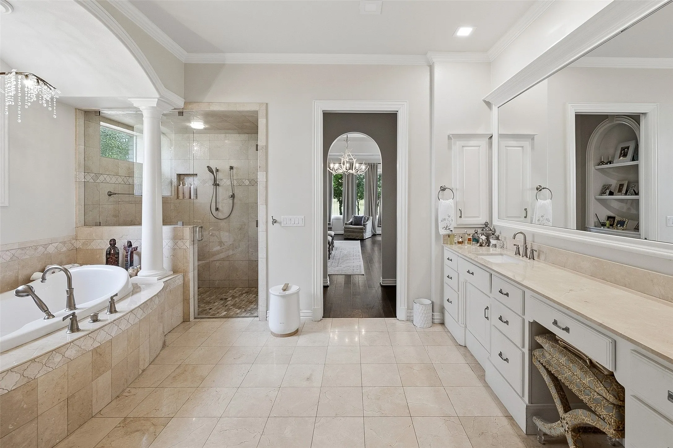 Single Family Residence For Sale in Tarrant County , 6609 Sahalee Drive, Fort Worth, Texas 76132, 5 Bedroom, 5 Bathroom, 3 Garage spaces, 6,428 Sqft, built in 1998, Preowned, mls#21259075, Real Estate Agent in Fort Worth, Homes For Sale in Tarrant county, Homes For Sale in Fort Worth, Realtor in Fort Worth Texas, Real Estate Brokerage Independent Realty Texas, Luminita Cordes Realtor
