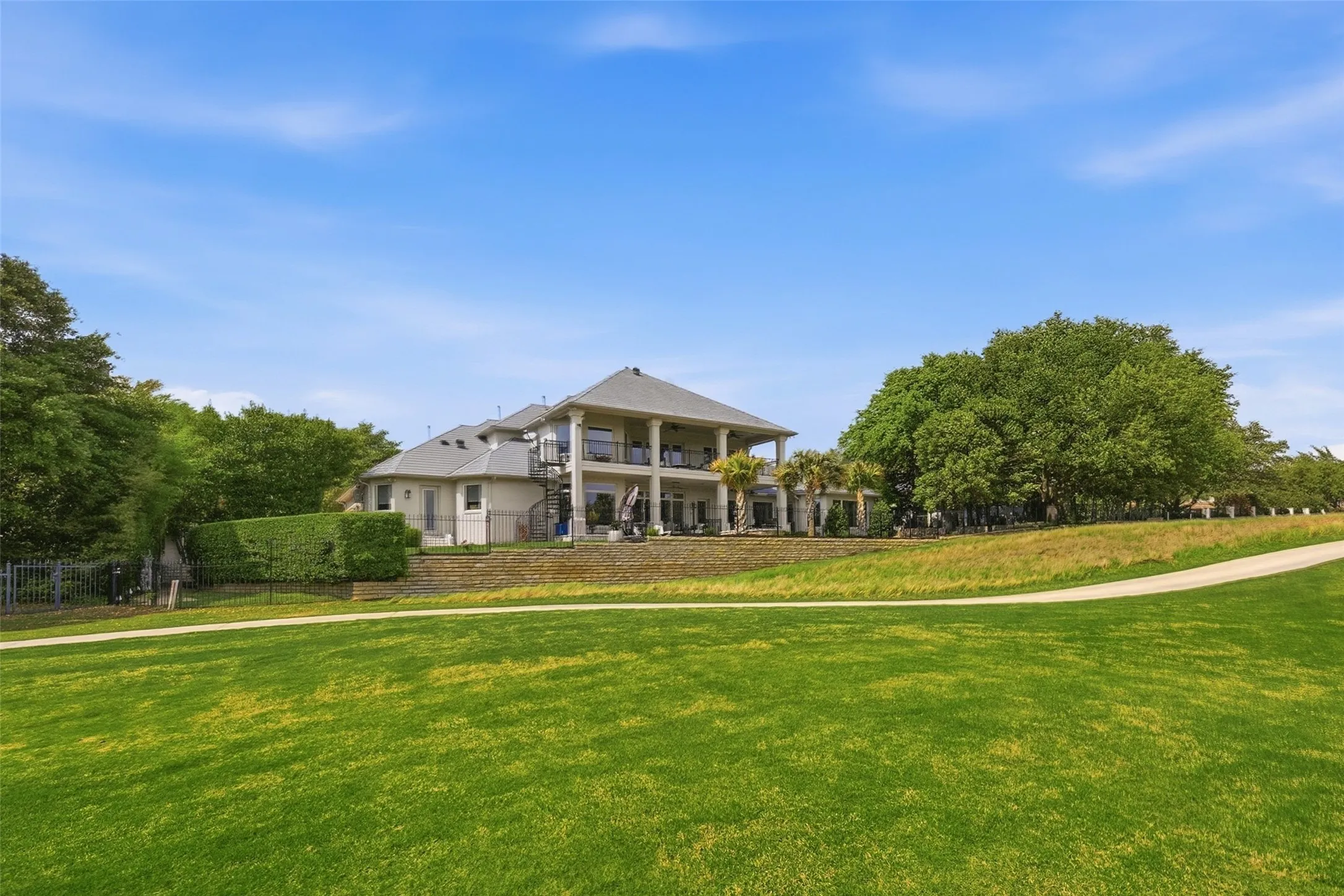 Single Family Residence For Sale in Tarrant County , 6609 Sahalee Drive, Fort Worth, Texas 76132, 5 Bedroom, 5 Bathroom, 3 Garage spaces, 6,428 Sqft, built in 1998, Preowned, mls#21259075, Real Estate Agent in Fort Worth, Homes For Sale in Tarrant county, Homes For Sale in Fort Worth, Realtor in Fort Worth Texas, Real Estate Brokerage Independent Realty Texas, Luminita Cordes Realtor
