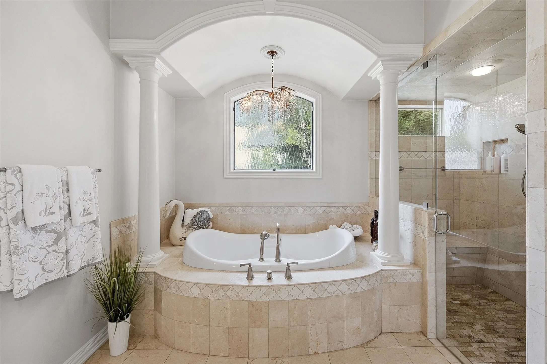 Single Family Residence For Sale in Tarrant County , 6609 Sahalee Drive, Fort Worth, Texas 76132, 5 Bedroom, 5 Bathroom, 3 Garage spaces, 6,428 Sqft, built in 1998, Preowned, mls#21259075, Real Estate Agent in Fort Worth, Homes For Sale in Tarrant county, Homes For Sale in Fort Worth, Realtor in Fort Worth Texas, Real Estate Brokerage Independent Realty Texas, Luminita Cordes Realtor