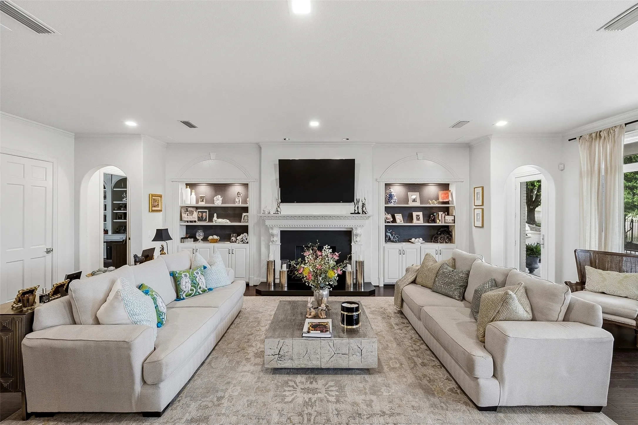 Single Family Residence For Sale in Tarrant County , 6609 Sahalee Drive, Fort Worth, Texas 76132, 5 Bedroom, 5 Bathroom, 3 Garage spaces, 6,428 Sqft, built in 1998, Preowned, mls#21259075, Real Estate Agent in Fort Worth, Homes For Sale in Tarrant county, Homes For Sale in Fort Worth, Realtor in Fort Worth Texas, Real Estate Brokerage Independent Realty Texas, Luminita Cordes Realtor