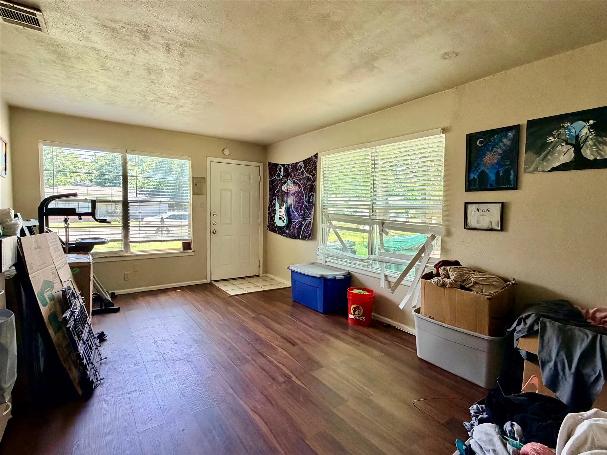 Single Family Residence For Rent in Denton County , 1412 Oakwood Drive, Denton, Texas 76205, 2 Bedroom, 1 Bathroom, Garage spaces, 864 Sqft, built in 1945, mls#21245884, Real Estate Agent in Denton, Homes For Rent in Denton county, Homes For Rent in Denton, Realtor in Denton Texas, Real Estate Brokerage Independent Realty Texas, Luminita Cordes Realtor