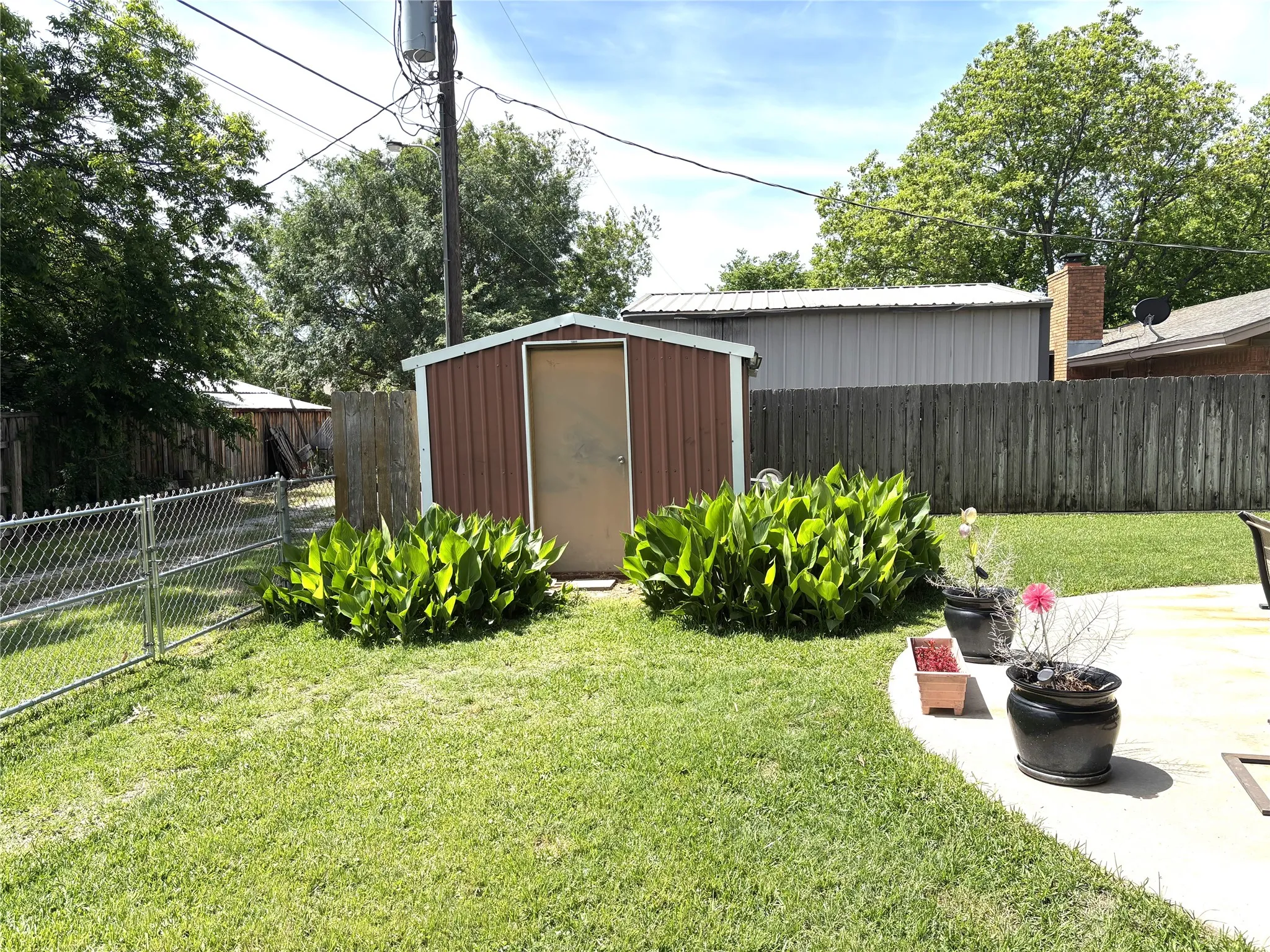 Single Family Residence For Sale in Montague County , 1207 Friona Street, Bowie, Texas 76230, 3 Bedroom, 2 Bathroom, 2 Garage spaces, 1,605 Sqft, built in 1980, Preowned, Price $245,000, mls#21259550, Real Estate Agent in Bowie, Homes For Sale in Montague county, Homes For Sale in Bowie, Realtor in Bowie Texas, Real Estate Brokerage Independent Realty Texas, Luminita Cordes Realtor