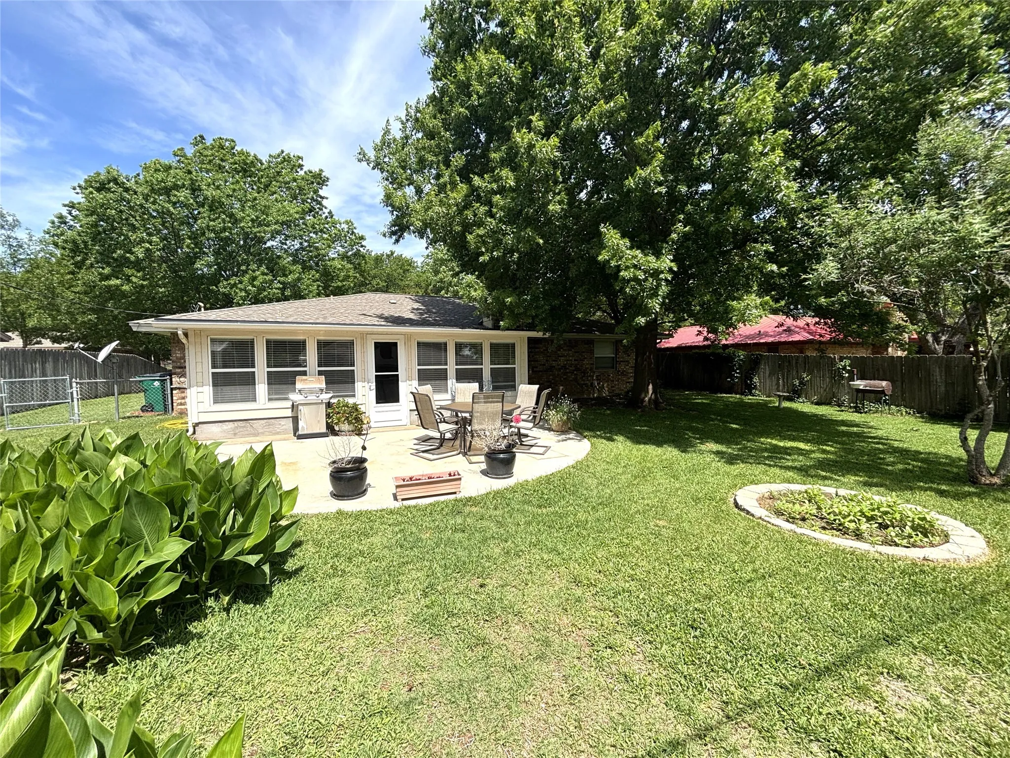 Single Family Residence For Sale in Montague County , 1207 Friona Street, Bowie, Texas 76230, 3 Bedroom, 2 Bathroom, 2 Garage spaces, 1,605 Sqft, built in 1980, Preowned, Price $245,000, mls#21259550, Real Estate Agent in Bowie, Homes For Sale in Montague county, Homes For Sale in Bowie, Realtor in Bowie Texas, Real Estate Brokerage Independent Realty Texas, Luminita Cordes Realtor