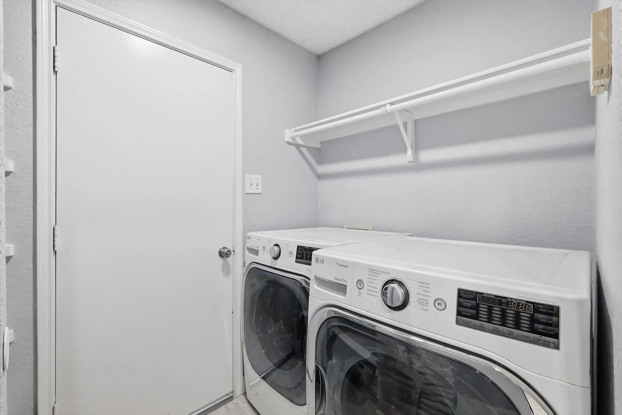 Single Family Residence For Sale in Tarrant County , 4208 Ocho Rios Drive, Fort Worth, Texas 76137, 3 Bedroom, 2 Bathroom, 2 Garage spaces, 1,080 Sqft, built in 1998, Preowned, mls#21257026, Real Estate Agent in Fort Worth, Homes For Sale in Tarrant county, Homes For Sale in Fort Worth, Realtor in Fort Worth Texas, Real Estate Brokerage Independent Realty Texas, Luminita Cordes Realtor