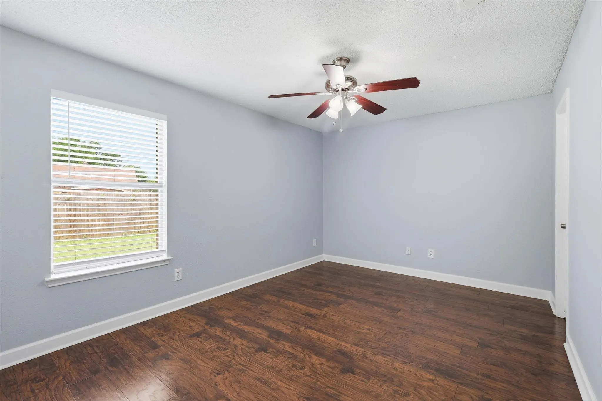 Single Family Residence For Sale in Tarrant County , 4208 Ocho Rios Drive, Fort Worth, Texas 76137, 3 Bedroom, 2 Bathroom, 2 Garage spaces, 1,080 Sqft, built in 1998, Preowned, mls#21257026, Real Estate Agent in Fort Worth, Homes For Sale in Tarrant county, Homes For Sale in Fort Worth, Realtor in Fort Worth Texas, Real Estate Brokerage Independent Realty Texas, Luminita Cordes Realtor