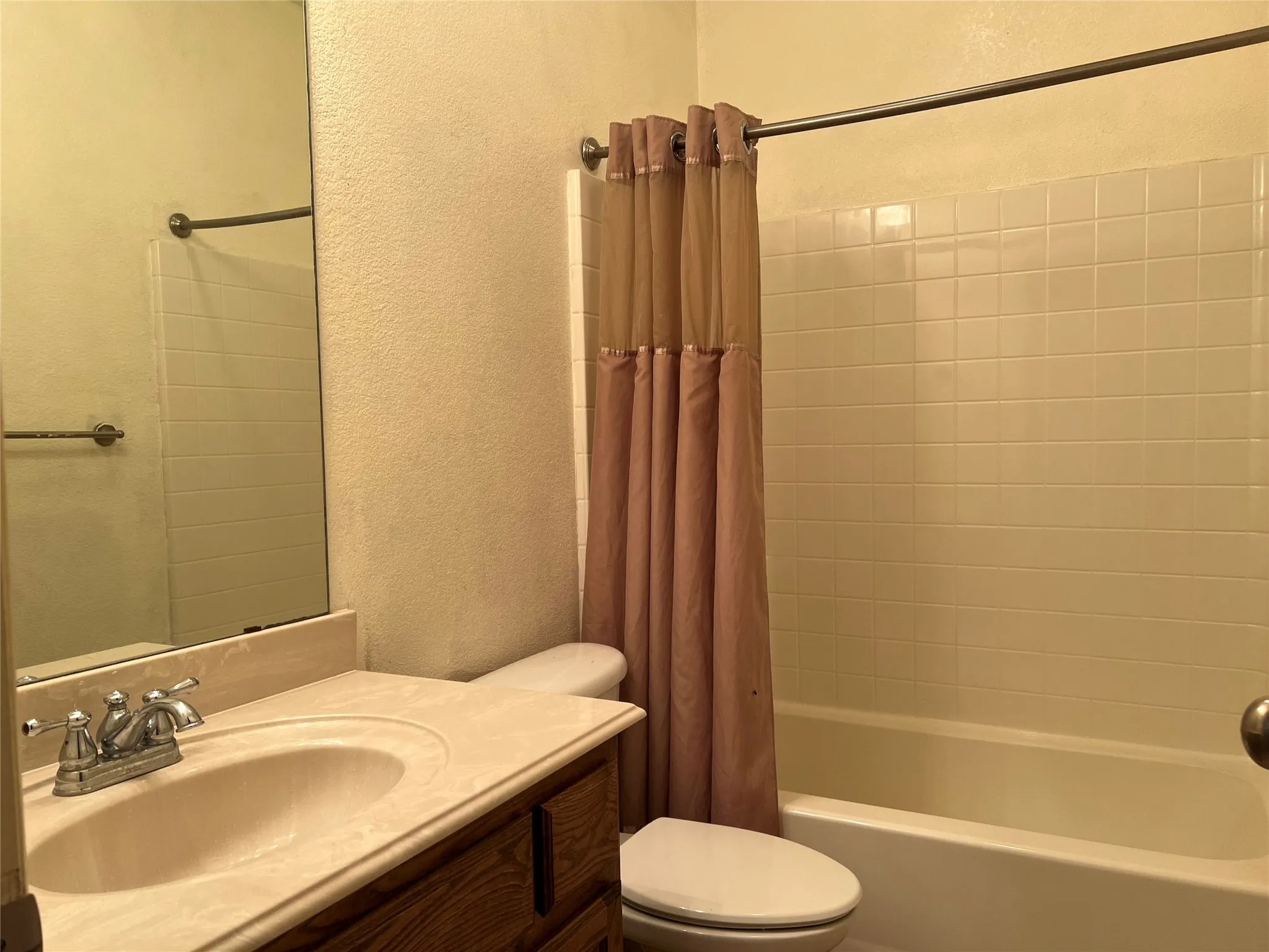 Single Family Residence For Rent in Tarrant County , 10625 Braewood Drive, Fort Worth, Texas 76131, 3 Bedroom, 2 Bathroom, 2 Garage spaces, 1,519 Sqft, built in 2005, Preowned, mls#21256889, Real Estate Agent in Fort Worth, Homes For Rent in Tarrant county, Homes For Rent in Fort Worth, Realtor in Fort Worth Texas, Real Estate Brokerage Independent Realty Texas, Luminita Cordes Realtor