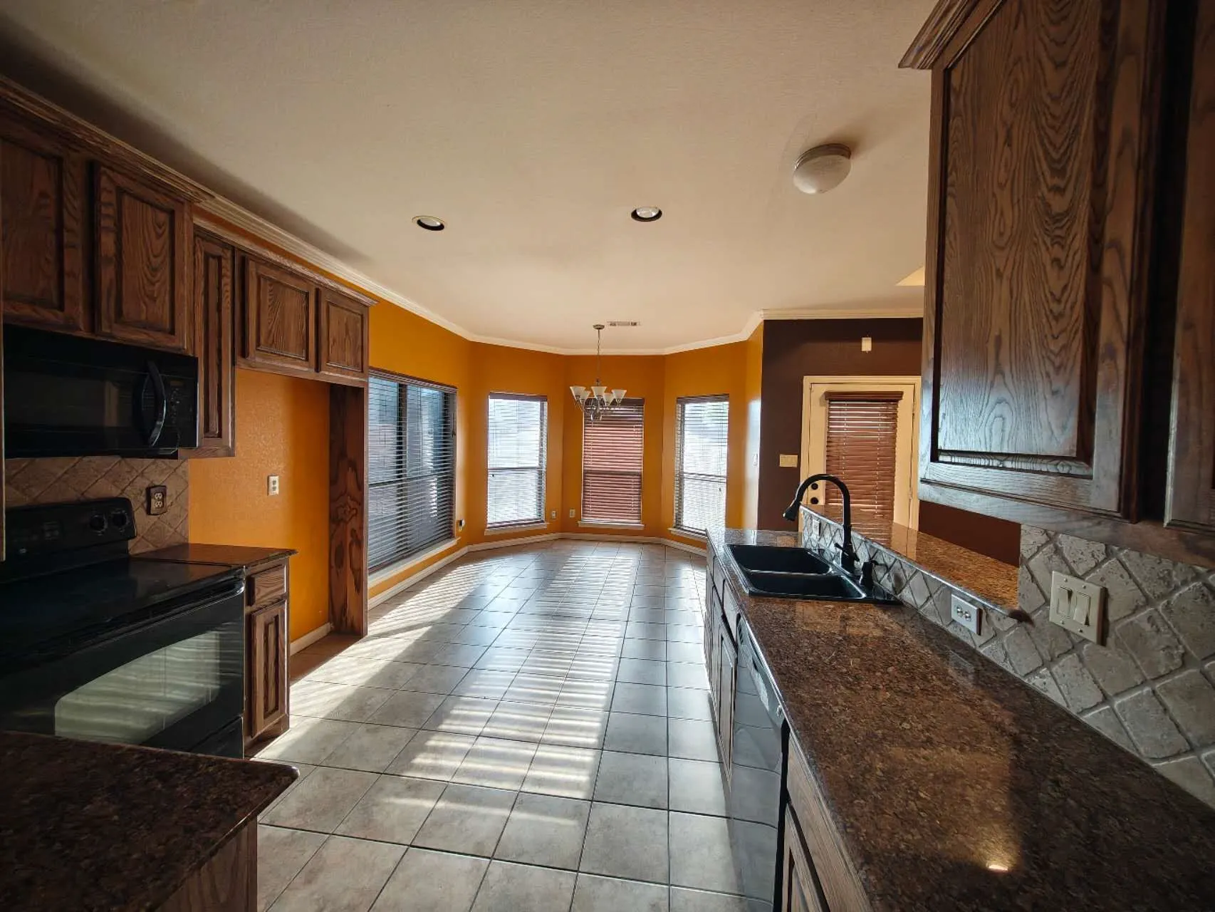Single Family Residence For Rent in Tarrant County , 10625 Braewood Drive, Fort Worth, Texas 76131, 3 Bedroom, 2 Bathroom, 2 Garage spaces, 1,519 Sqft, built in 2005, Preowned, mls#21256889, Real Estate Agent in Fort Worth, Homes For Rent in Tarrant county, Homes For Rent in Fort Worth, Realtor in Fort Worth Texas, Real Estate Brokerage Independent Realty Texas, Luminita Cordes Realtor