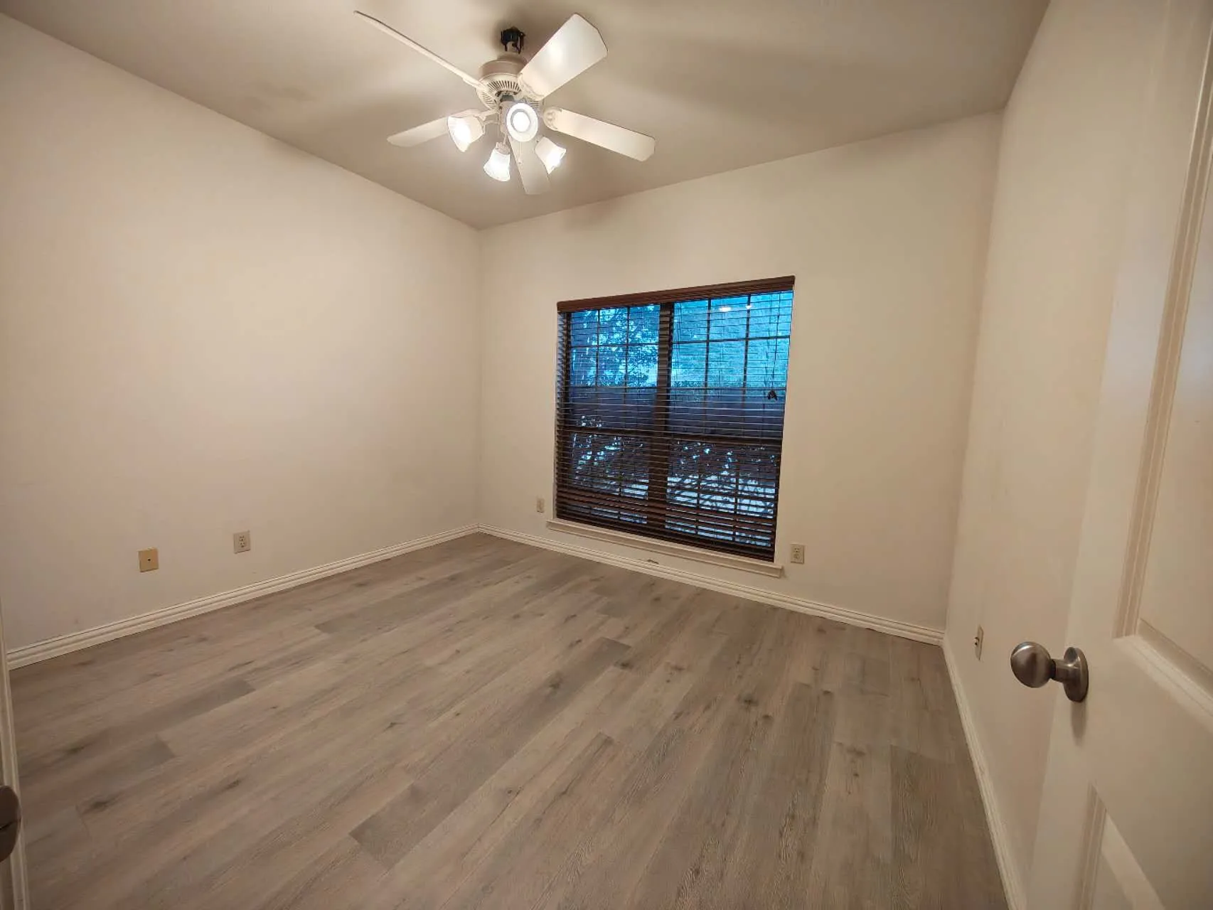 Single Family Residence For Rent in Tarrant County , 10625 Braewood Drive, Fort Worth, Texas 76131, 3 Bedroom, 2 Bathroom, 2 Garage spaces, 1,519 Sqft, built in 2005, Preowned, mls#21256889, Real Estate Agent in Fort Worth, Homes For Rent in Tarrant county, Homes For Rent in Fort Worth, Realtor in Fort Worth Texas, Real Estate Brokerage Independent Realty Texas, Luminita Cordes Realtor