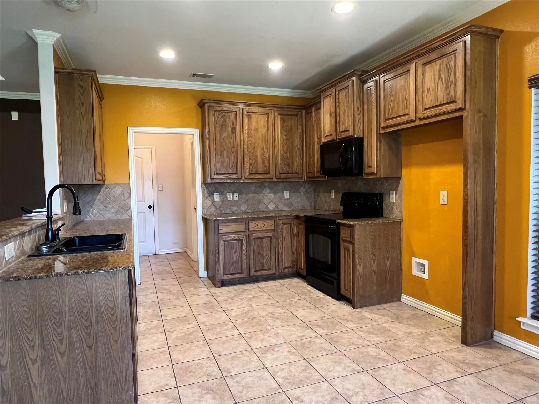 Single Family Residence For Rent in Tarrant County , 10625 Braewood Drive, Fort Worth, Texas 76131, 3 Bedroom, 2 Bathroom, 2 Garage spaces, 1,519 Sqft, built in 2005, Preowned, mls#21256889, Real Estate Agent in Fort Worth, Homes For Rent in Tarrant county, Homes For Rent in Fort Worth, Realtor in Fort Worth Texas, Real Estate Brokerage Independent Realty Texas, Luminita Cordes Realtor