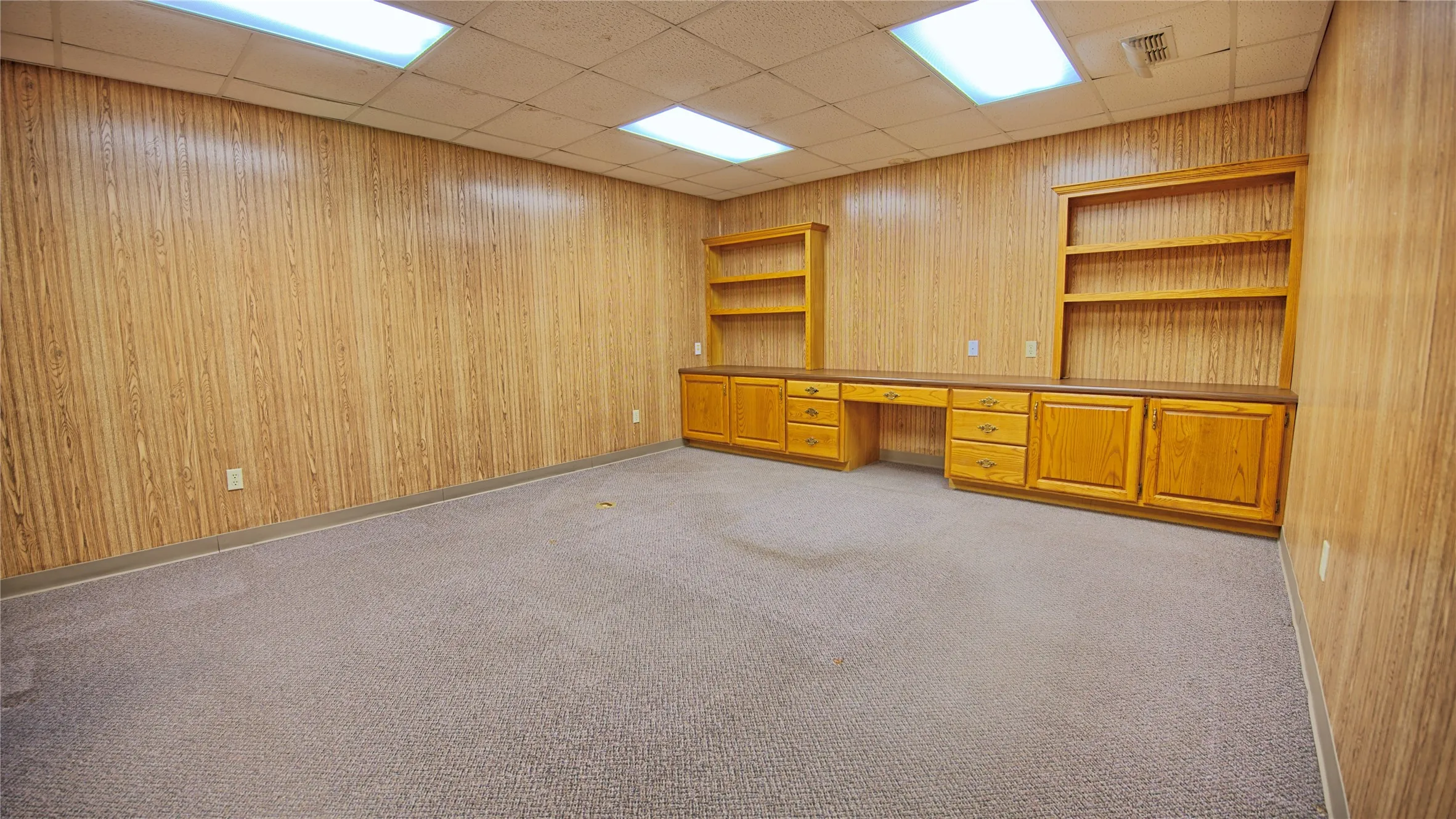 Office For Sale in Montague County , 201 Clay Street, Nocona, Texas 76255, 0, 0, Garage spaces, 0 Sqft, built in 1992, Preowned, mls#21259560, Real Estate Agent in Nocona, Homes For Sale in Montague county, Homes For Sale in Nocona, Realtor in Nocona Texas, Real Estate Brokerage Independent Realty Texas, Luminita Cordes Realtor